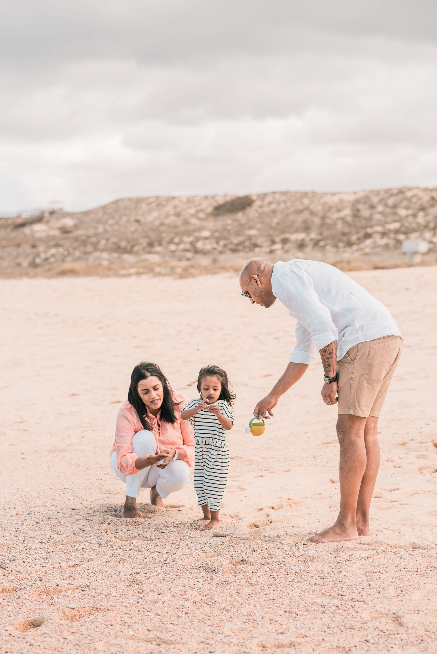 Natural and joyful family moments captured on a Portuguese beach.