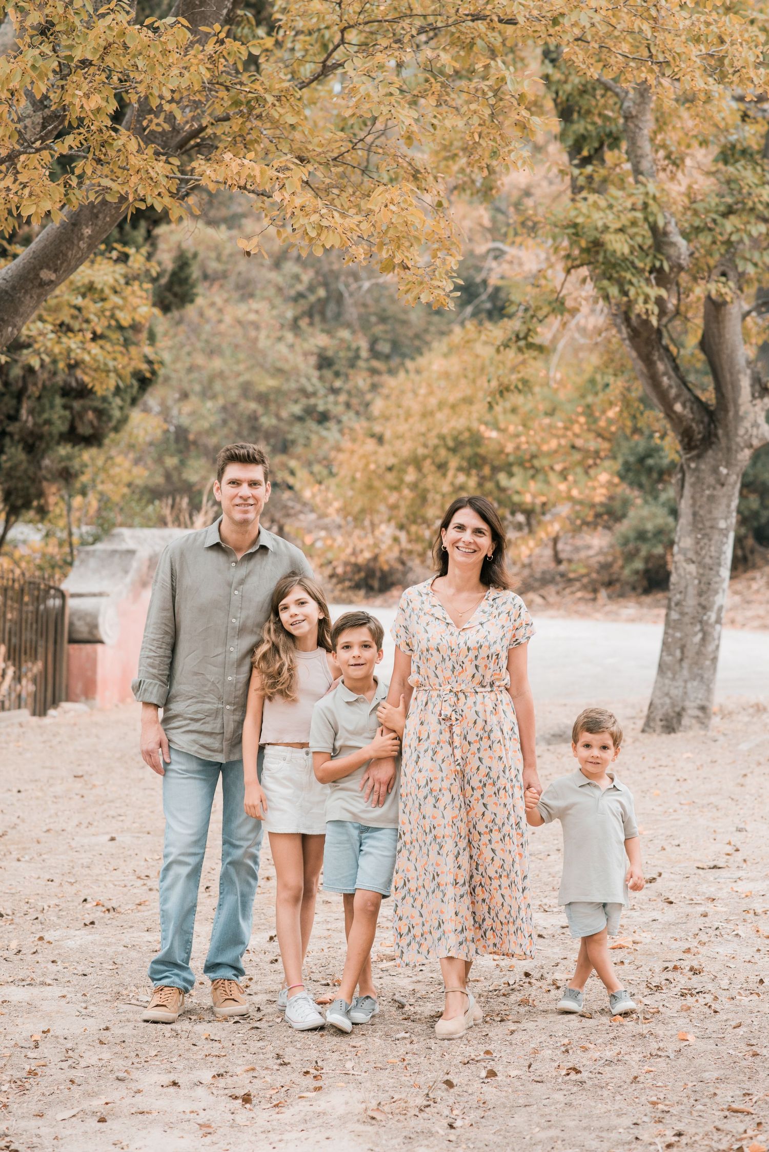Loving family moment captured in Lisbon