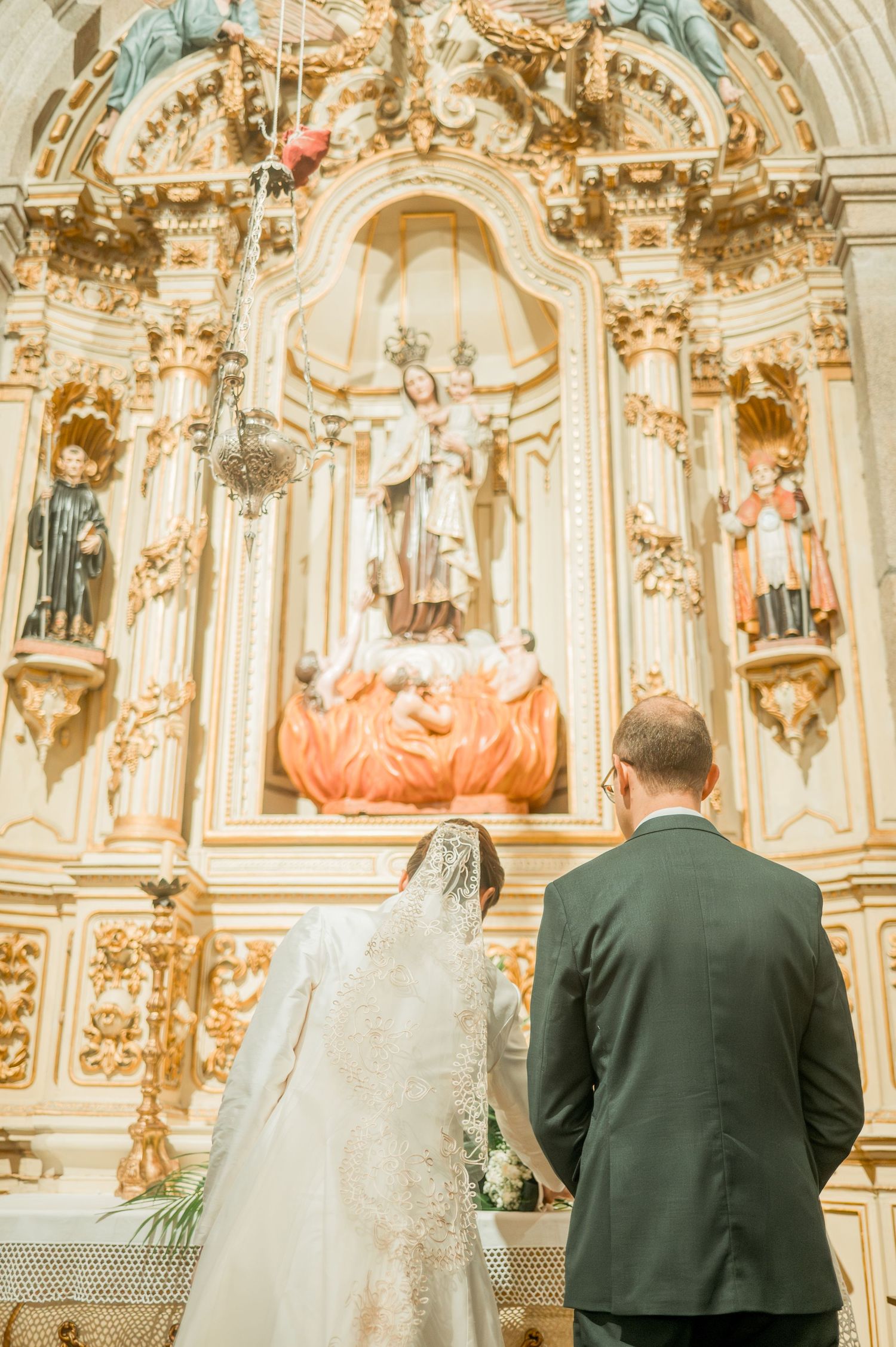 Emotional winter wedding celebration in Porto with cozy and festive atmosphere.