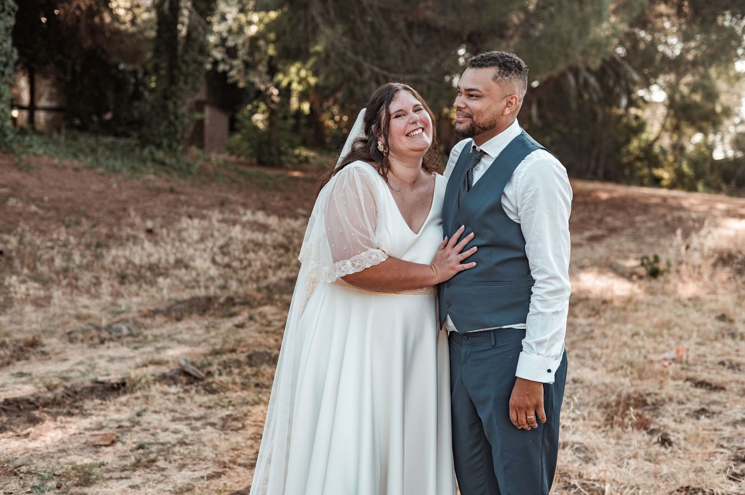 Intimate wedding portraits in Évora, Portugal, with warm Alentejo sunset light.