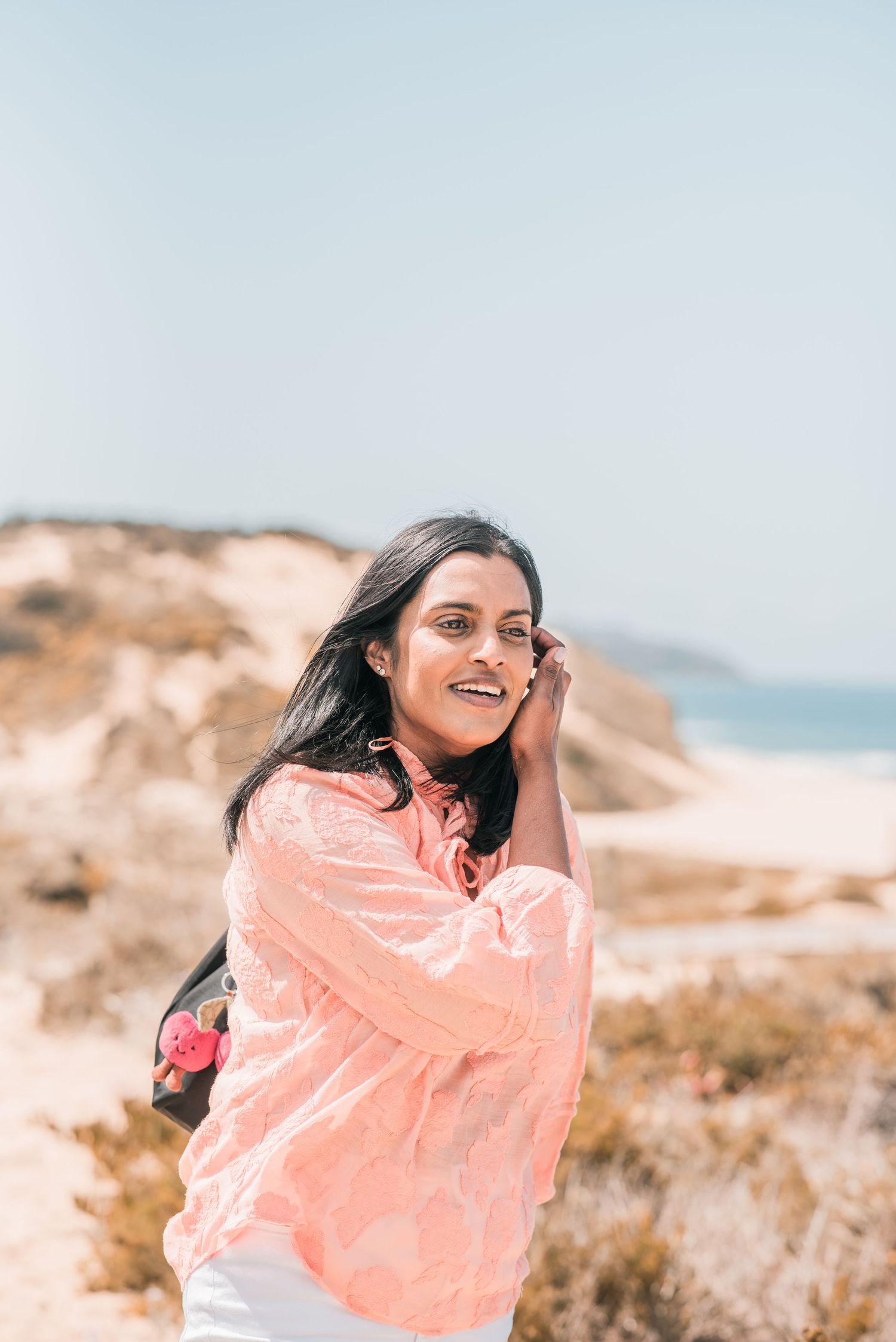 Natural and joyful family moments captured on a Portuguese beach.