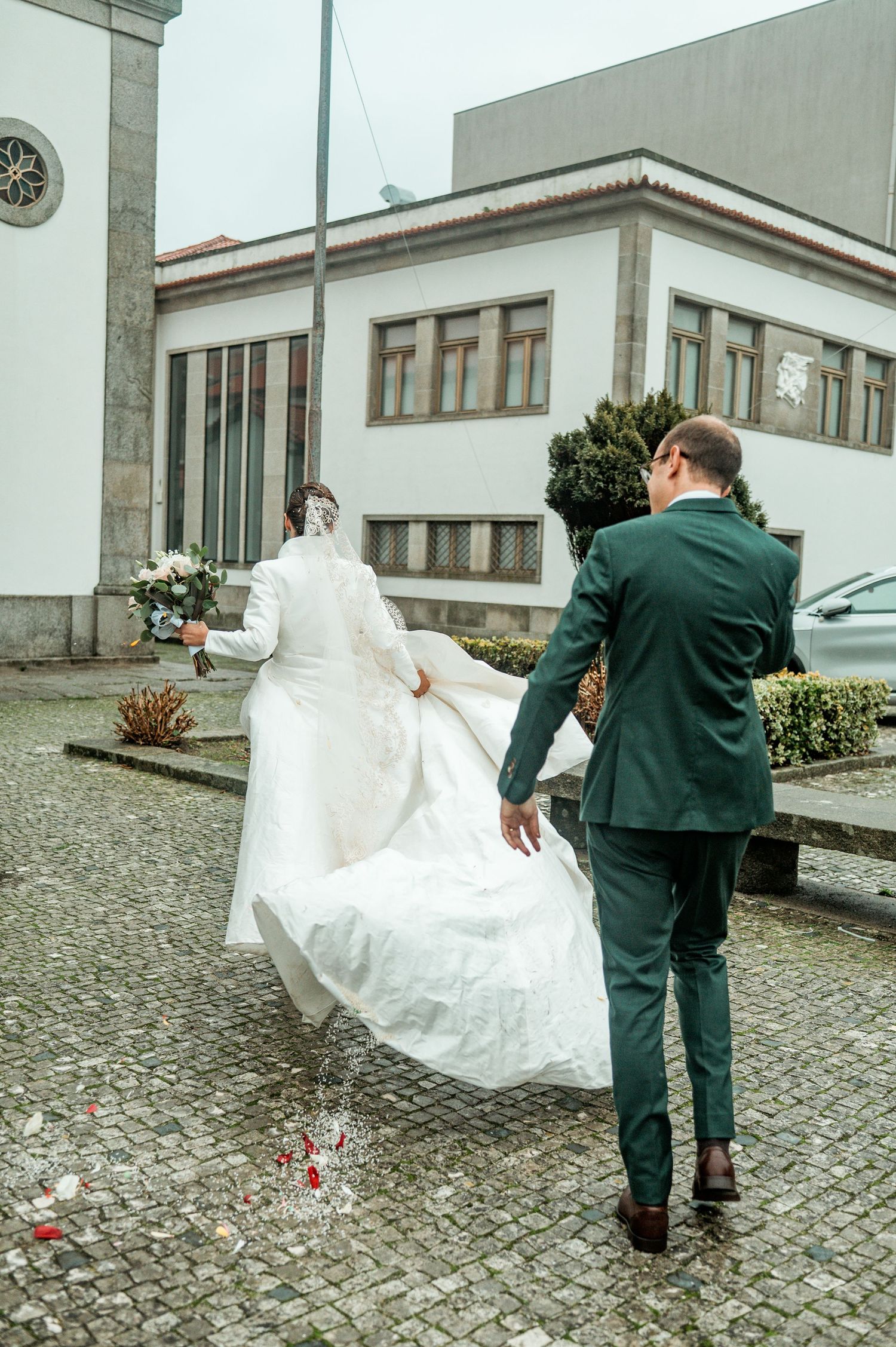Emotional winter wedding celebration in Porto with cozy and festive atmosphere.