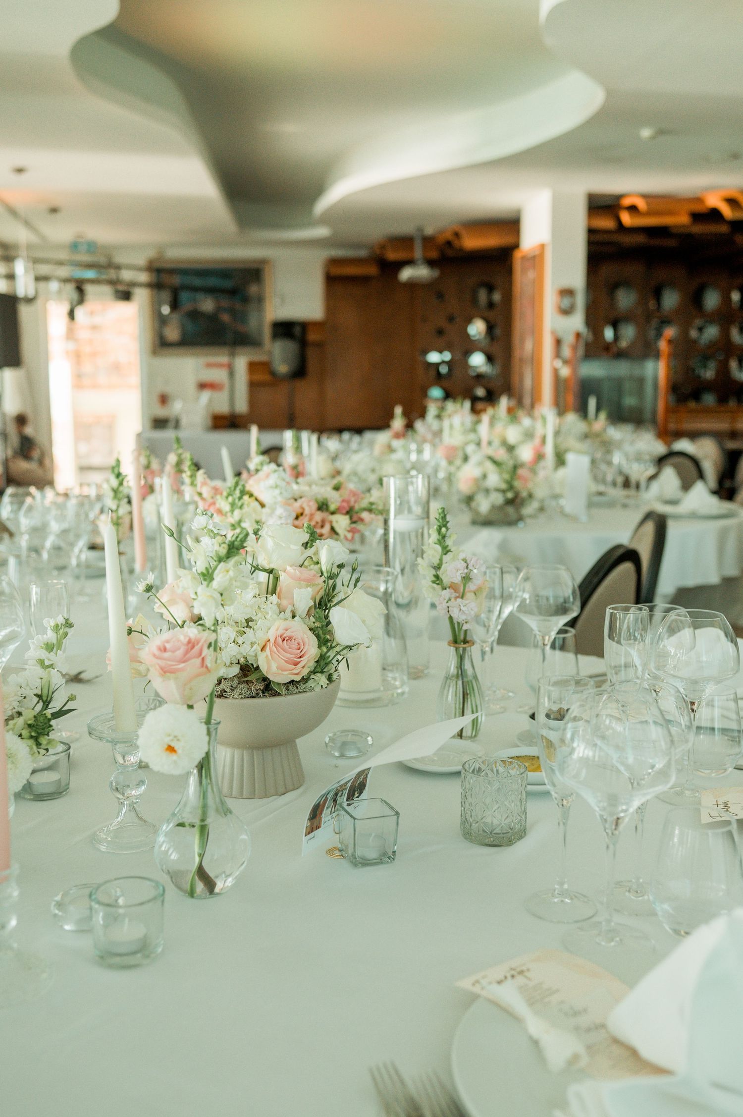 Wedding details photographed with a natural and timeless style.