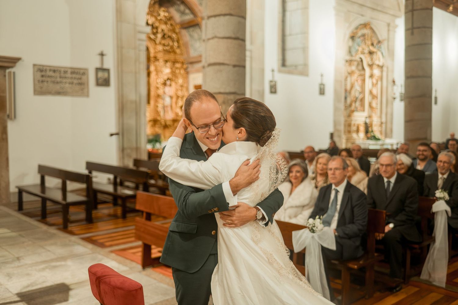 Emotional winter wedding celebration in Porto with cozy and festive atmosphere.