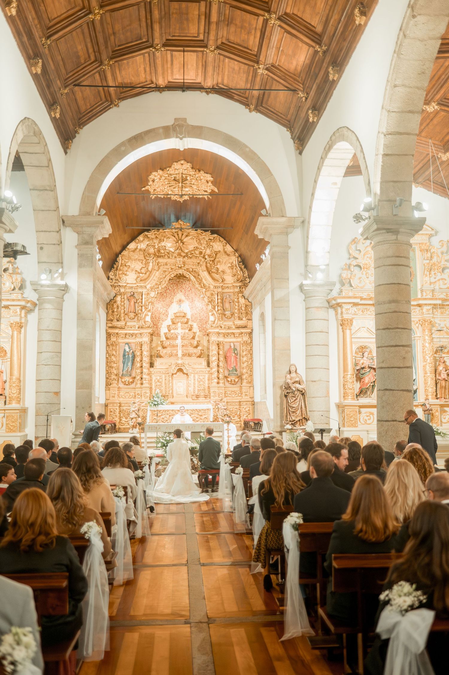 Emotional winter wedding celebration in Porto with cozy and festive atmosphere.