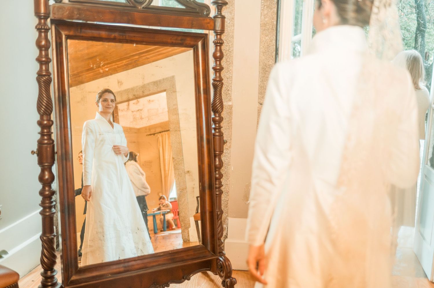 Emotional winter wedding celebration in Porto with cozy and festive atmosphere.