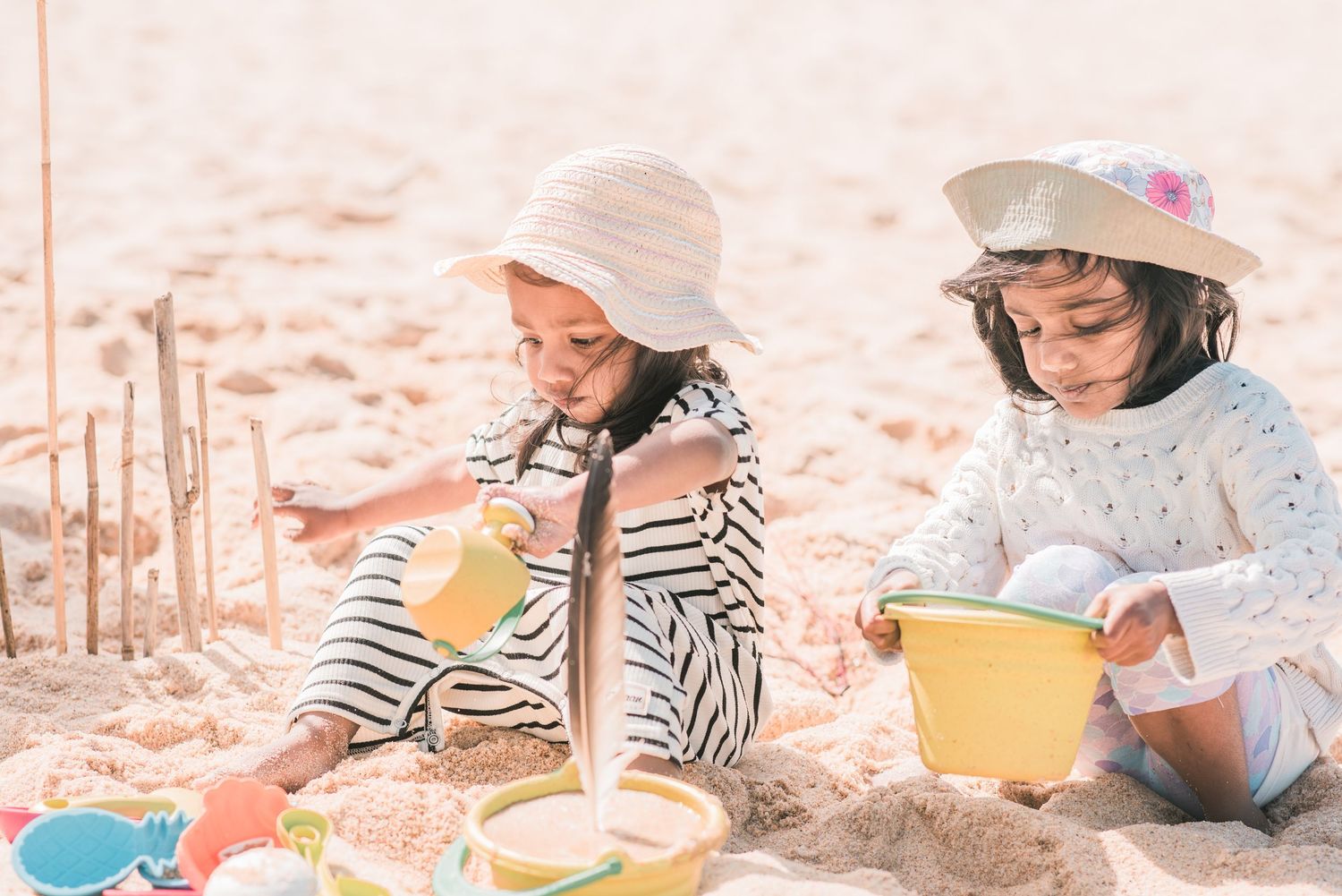 Natural and joyful family moments captured on a Portuguese beach.
