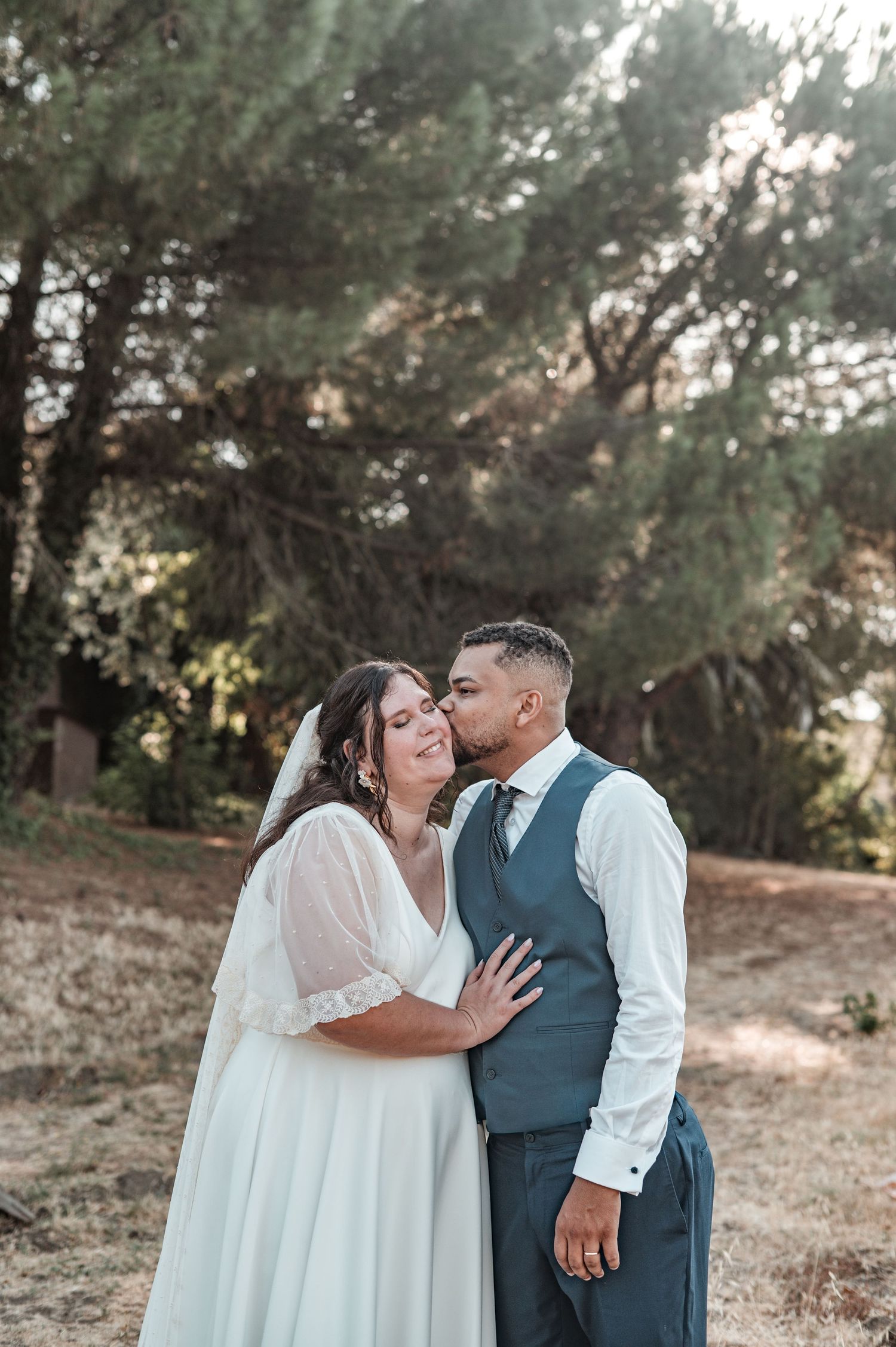 Intimate wedding portraits in Évora, Portugal, with warm Alentejo sunset light.