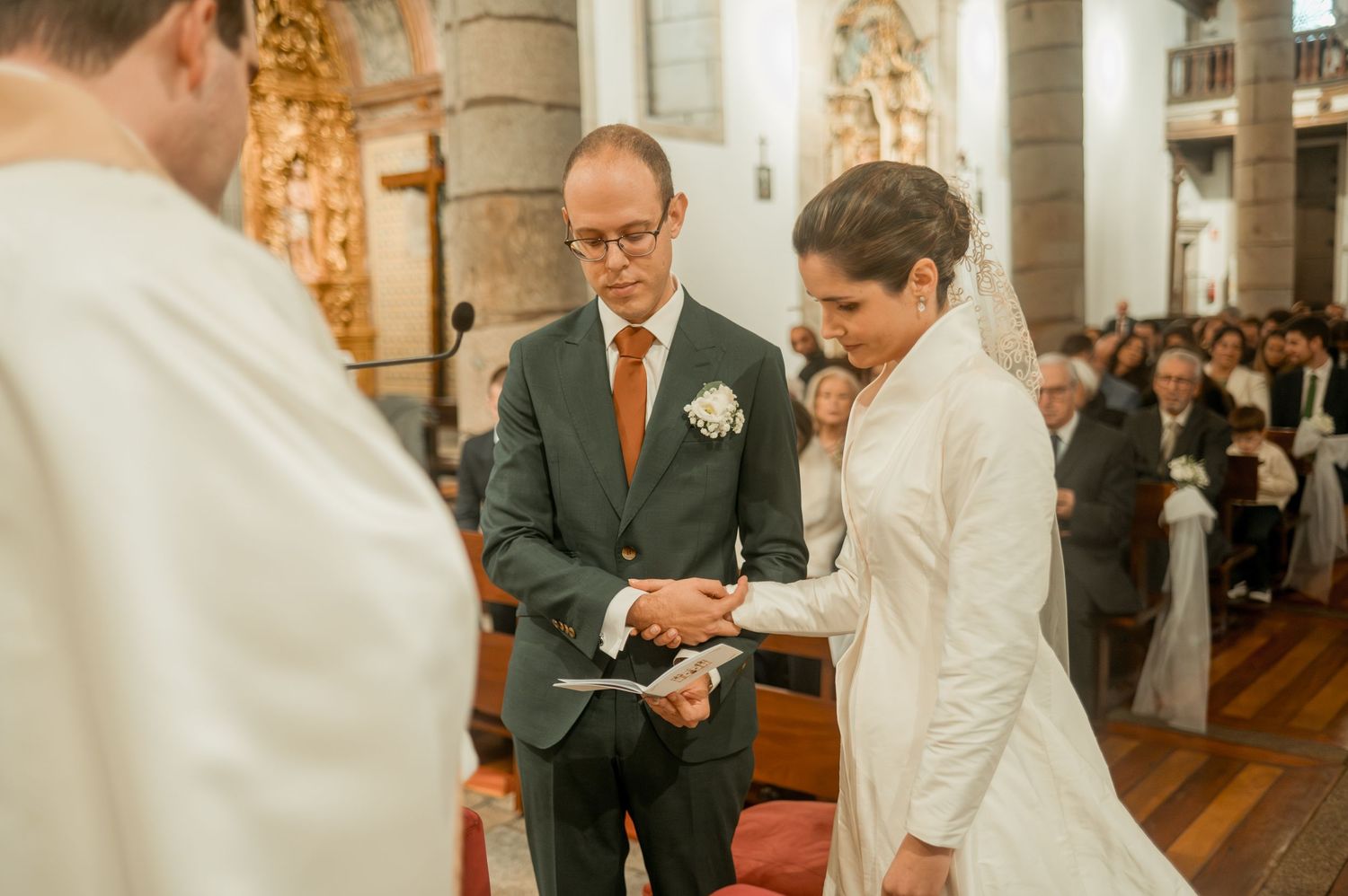 Emotional winter wedding celebration in Porto with cozy and festive atmosphere.