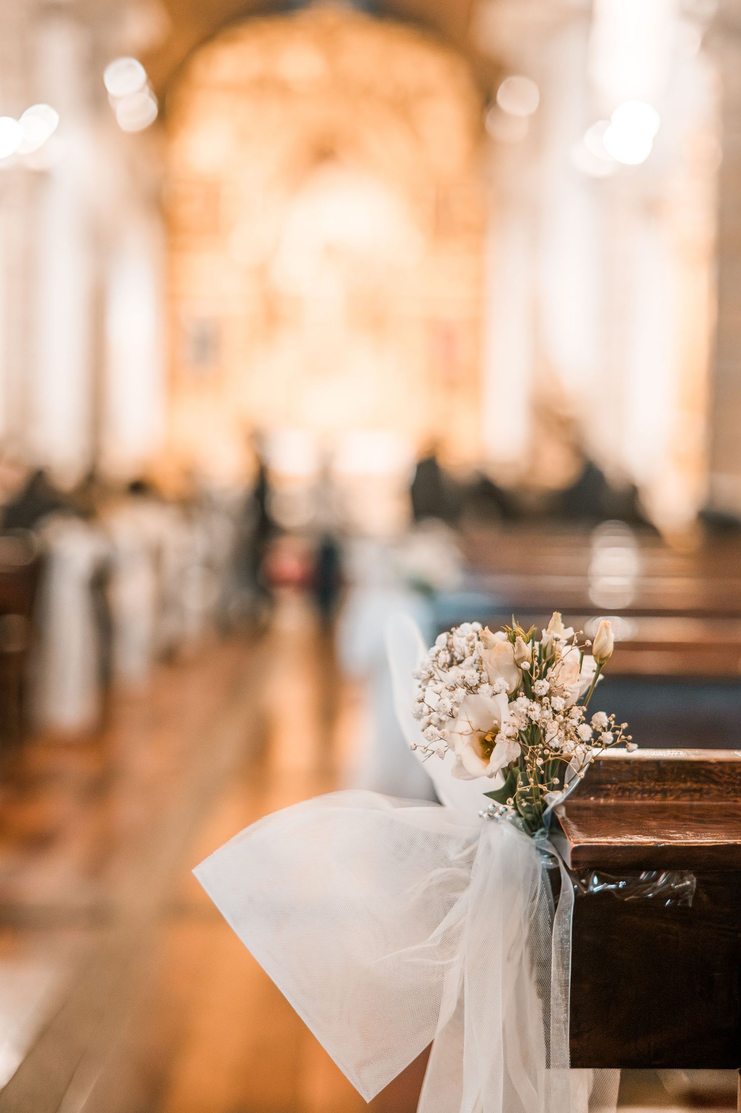 Emotional winter wedding celebration in Porto with cozy and festive atmosphere.