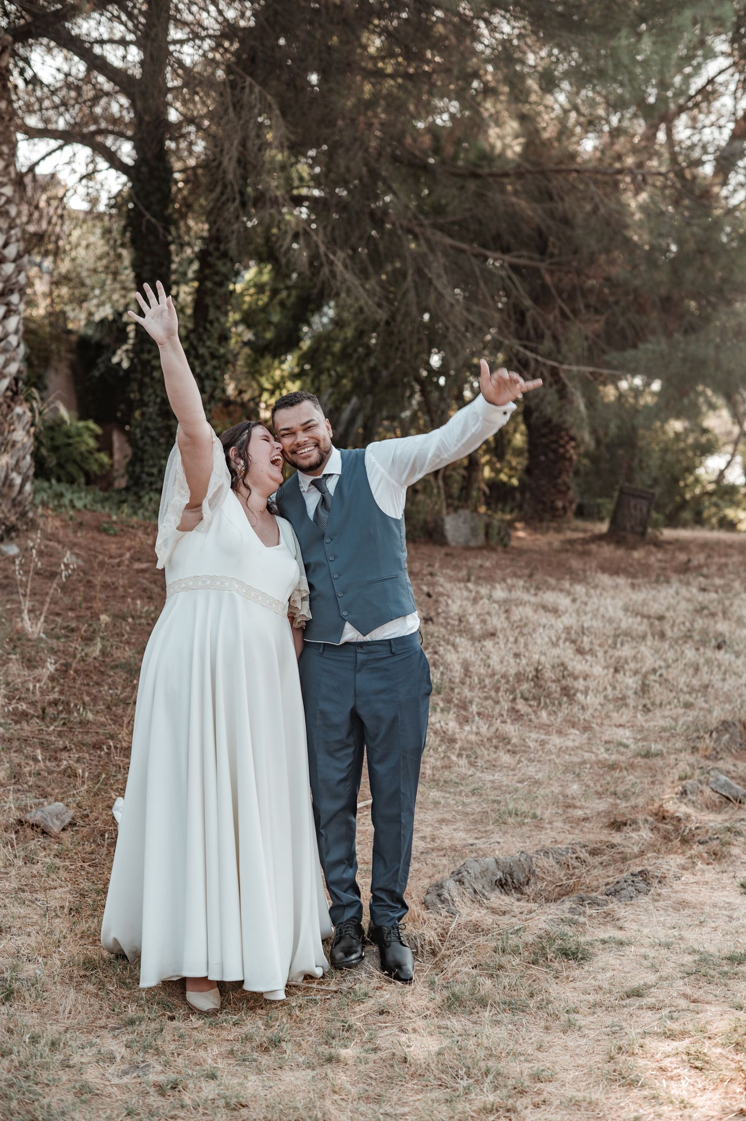 Emotional wedding portraits captured at the end of the day in Alentejo.