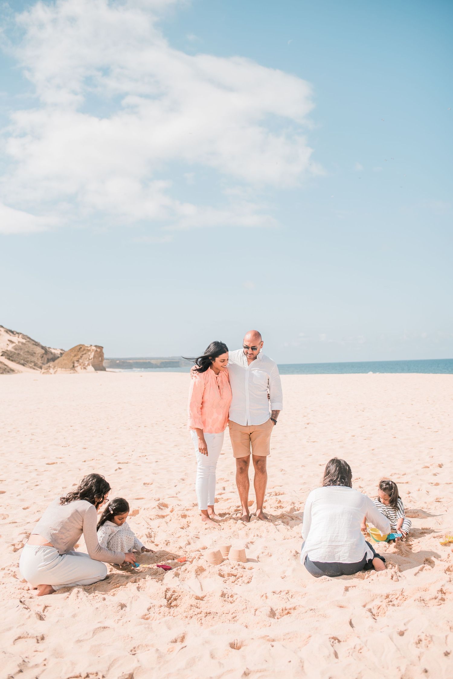 Natural and joyful family moments captured on a Portuguese beach.