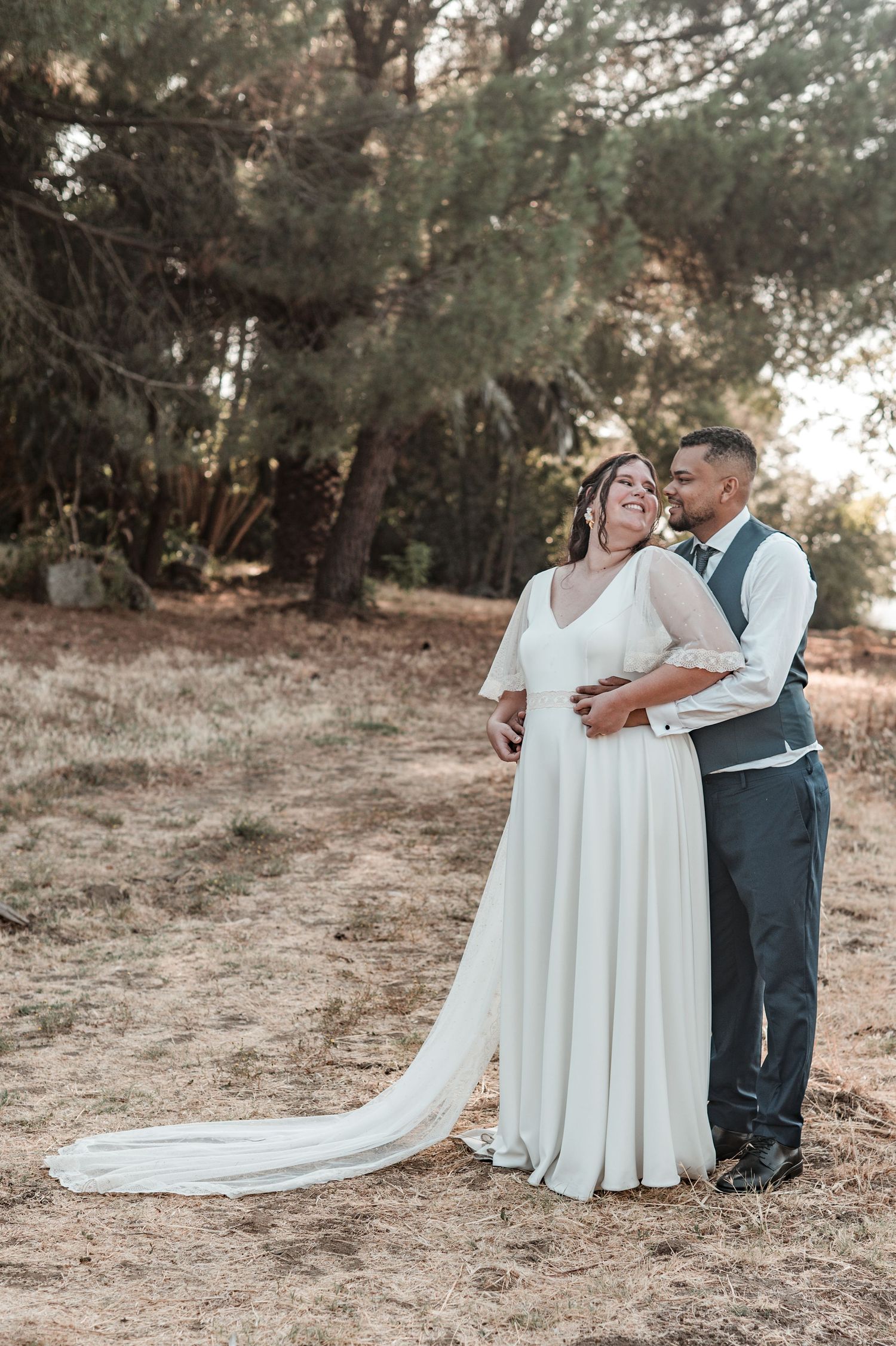 Intimate wedding portraits in Évora, Portugal, with warm Alentejo sunset light.