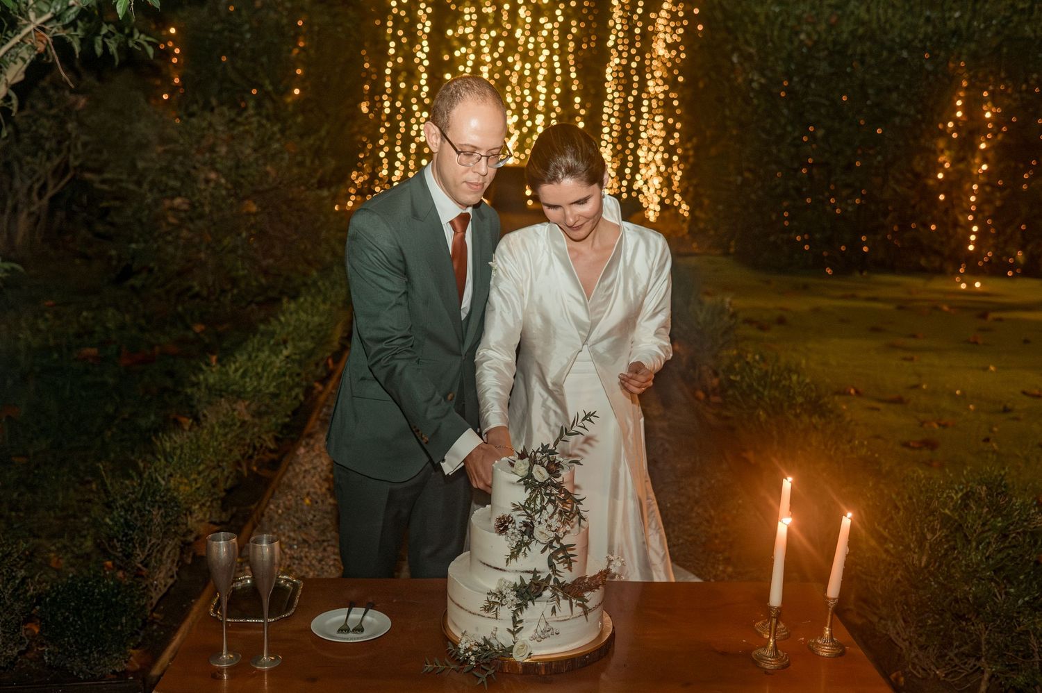 Destination wedding in Porto during Christmas season with elegant winter details.