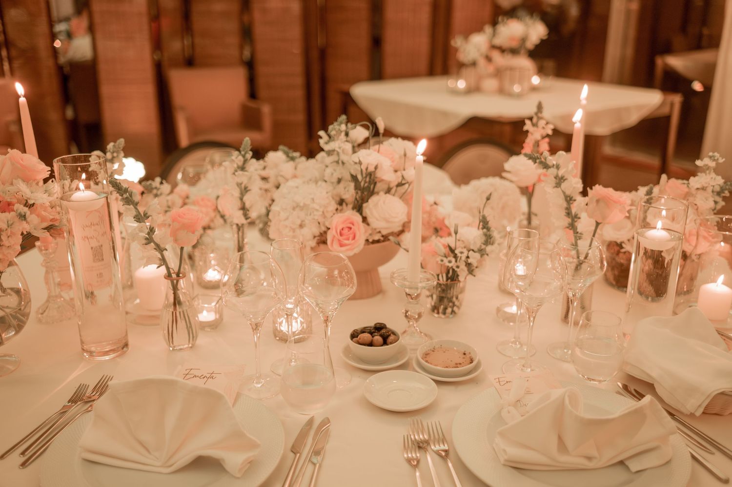 Details of an wedding overlooking the ocean in Parede, Portugal.