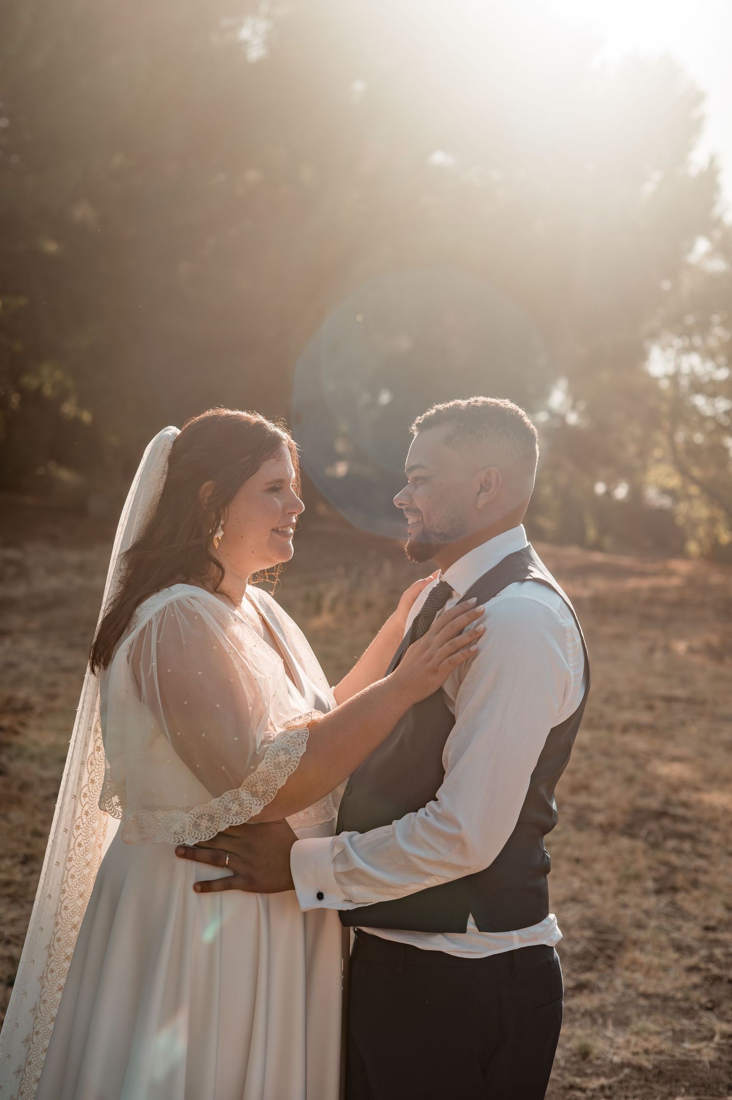 Intimate wedding portraits in Évora, Portugal, with warm Alentejo sunset light.
