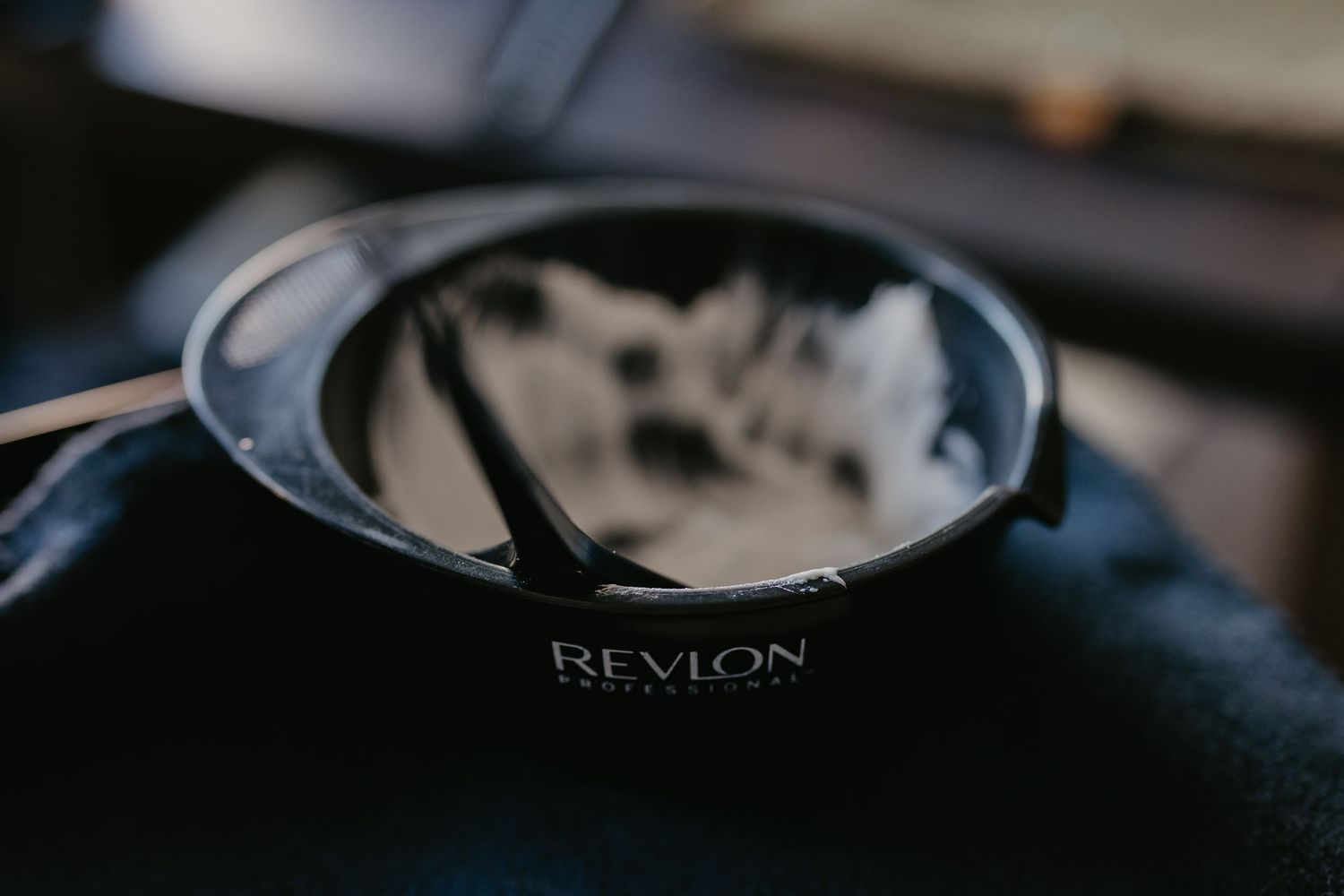 Professionell hårfärg från Revlon – ger hållbara och intensiva färgresultat med vårdande egenskaper.