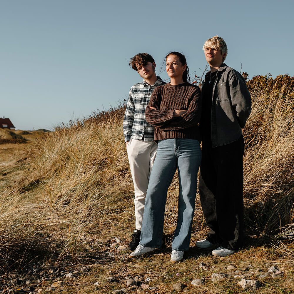 Familie fotograferet i naturen i Nordjylland – booking hos JOEhansenFOTO.