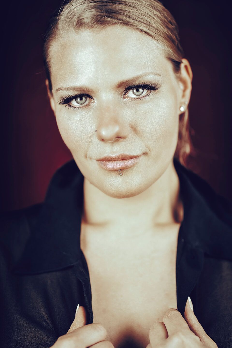 Boudoir fotograf Aalborg – naturligt og æstetisk look. Kvinde fotograferet af boudoirfotograf i Aalborg.