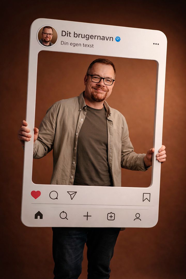 Fotograf Aalborg har lavet et AI-genereret portræt i Instagram-ramme skabt med ChatGPT prompt.