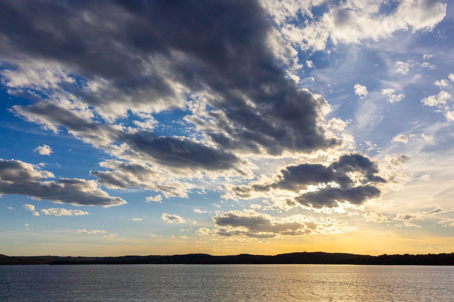 sunset over table rock lake
