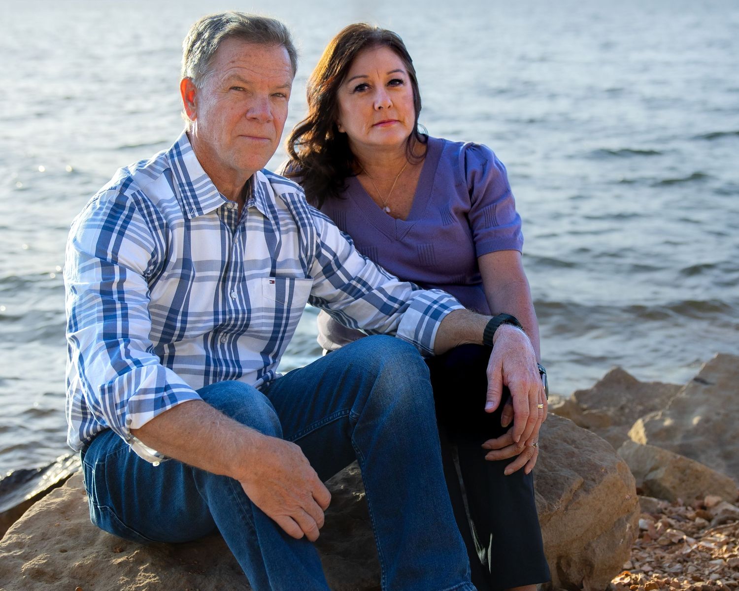 senior editorial style portrait at table rock lake in the ozarks