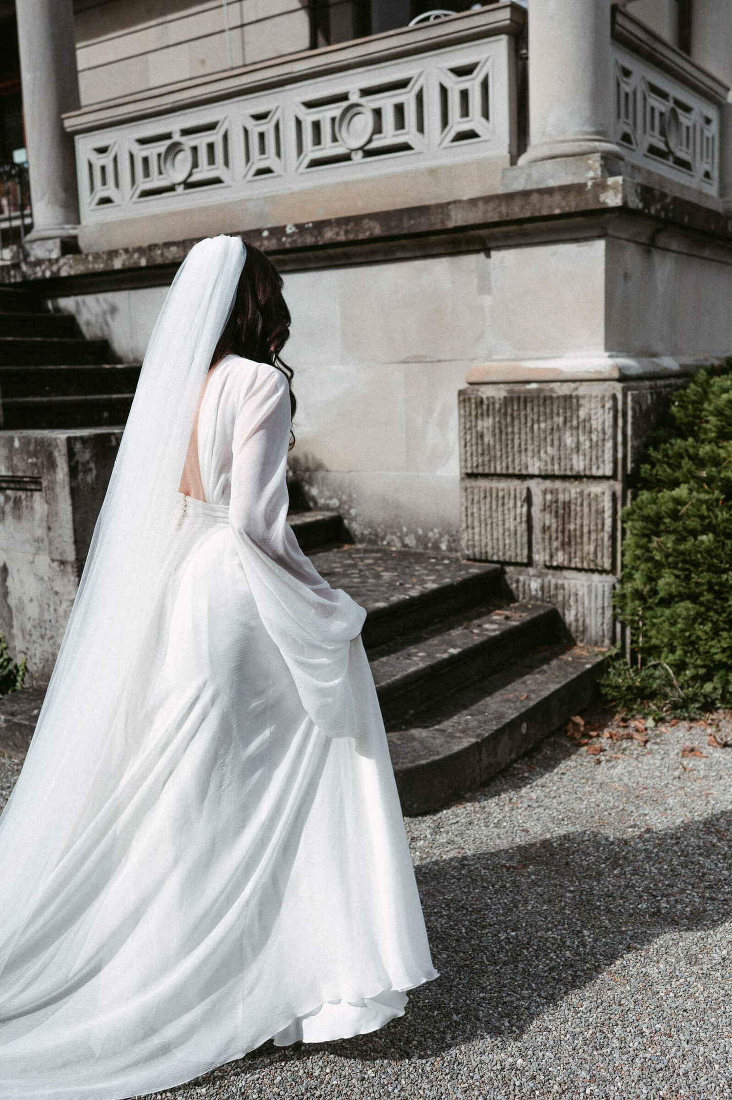 Hochzeitsfotografie Zürich Portrait Braut auf Treppe