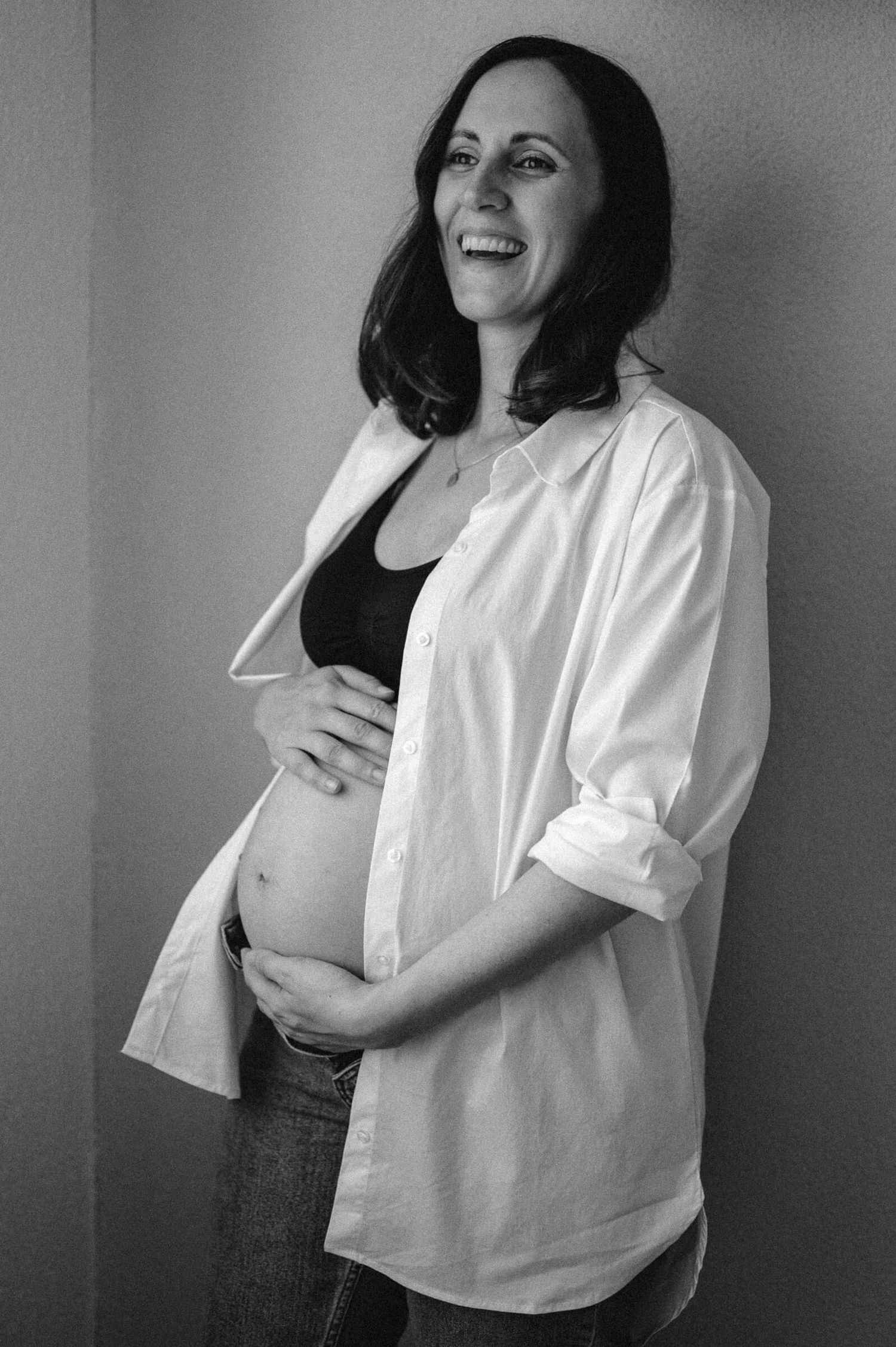 Schwangerschaftsfotografie St.Gallen Portrait schwangere Frau Babybauch
