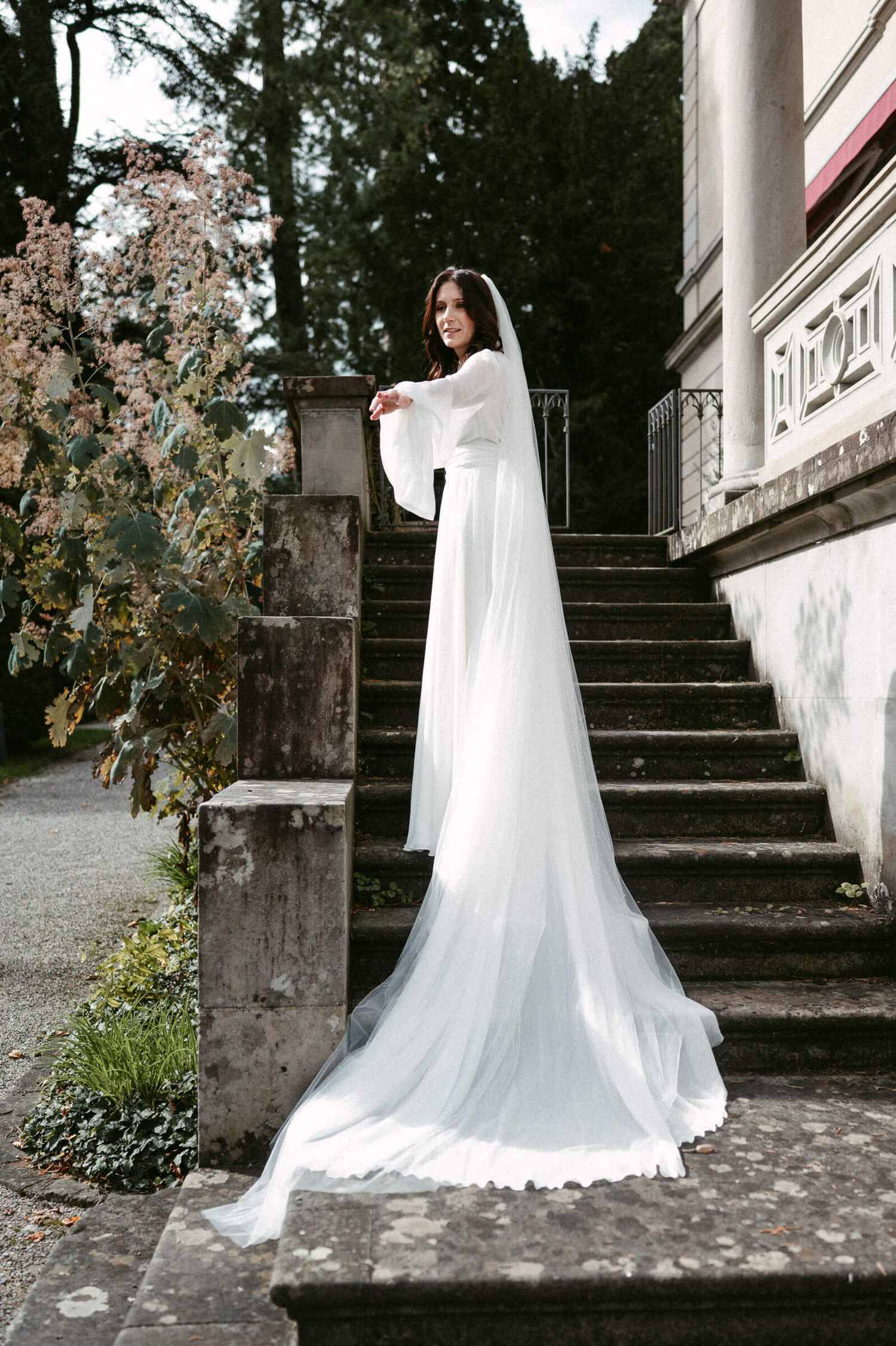 Hochzeitsfotografie Zürich Portrait Braut auf Treppe
