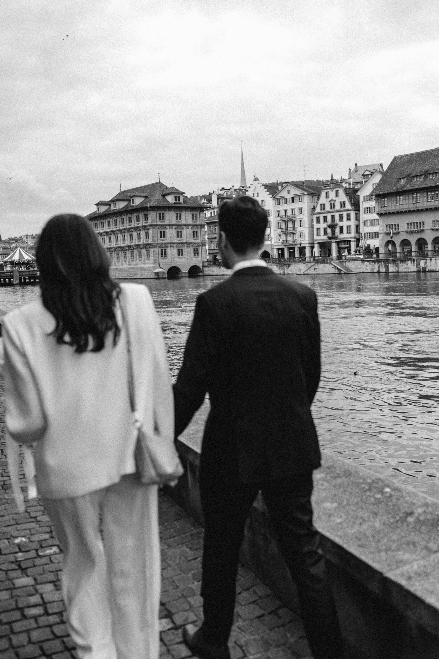 Hochzeitsfotografie Zürich Hochzeit Standesamt Braut und Bräutigam Limmat