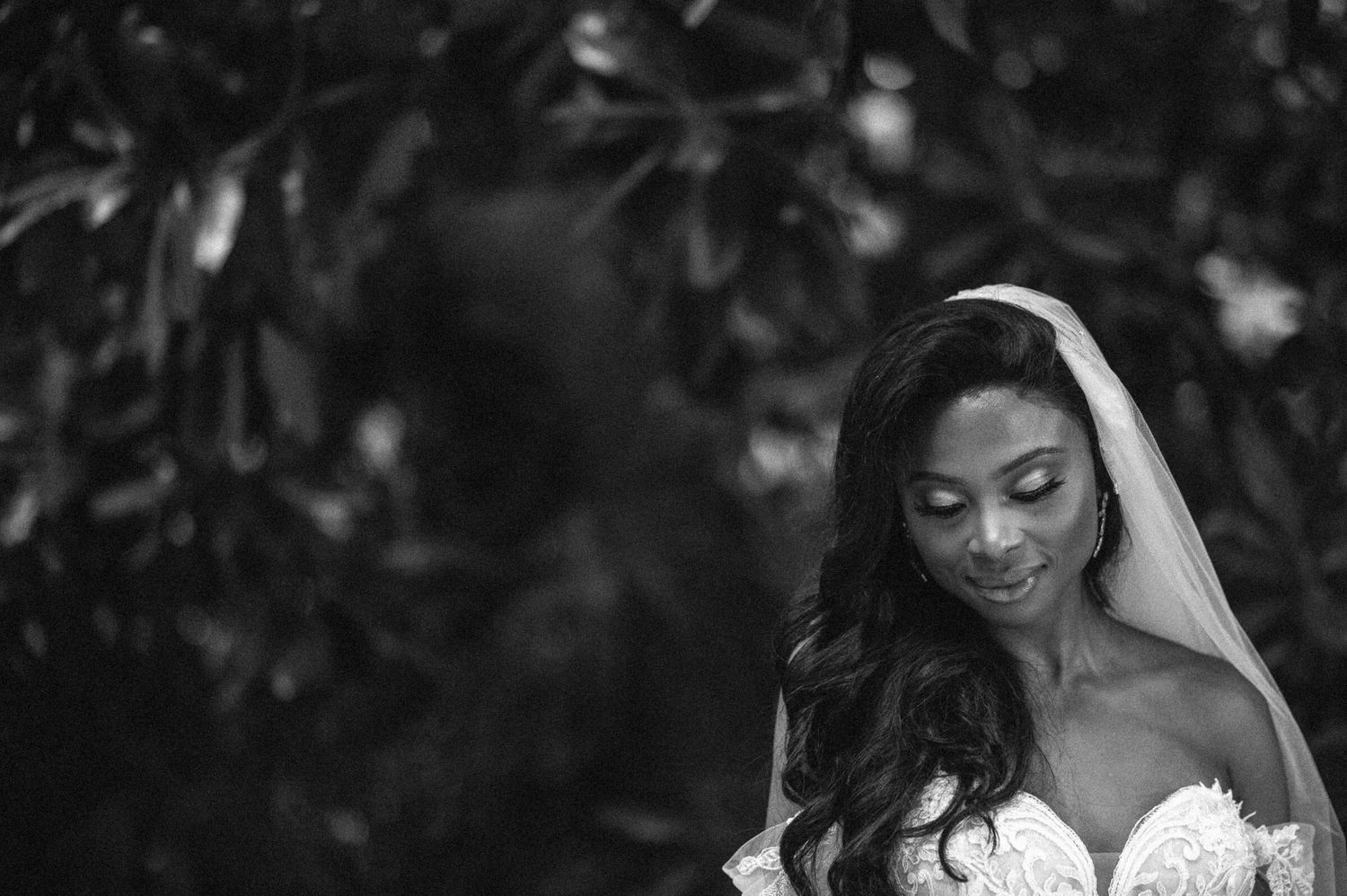 Hochzeitsfotografie Italien Portrait Braut im Garten