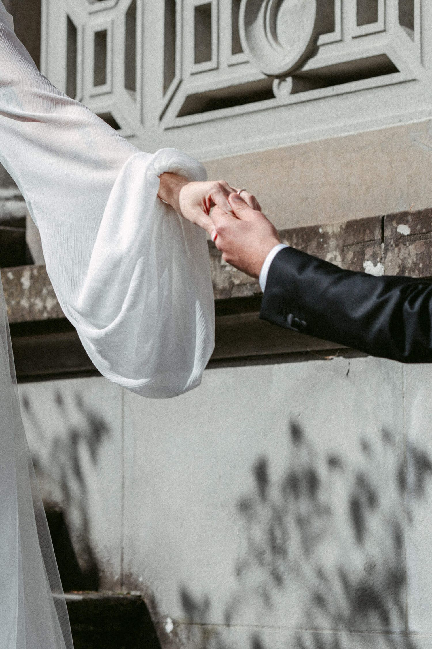 Hochzeitsfotografie Zürich Detailaufnahme Hand Braut und Bräutigam
