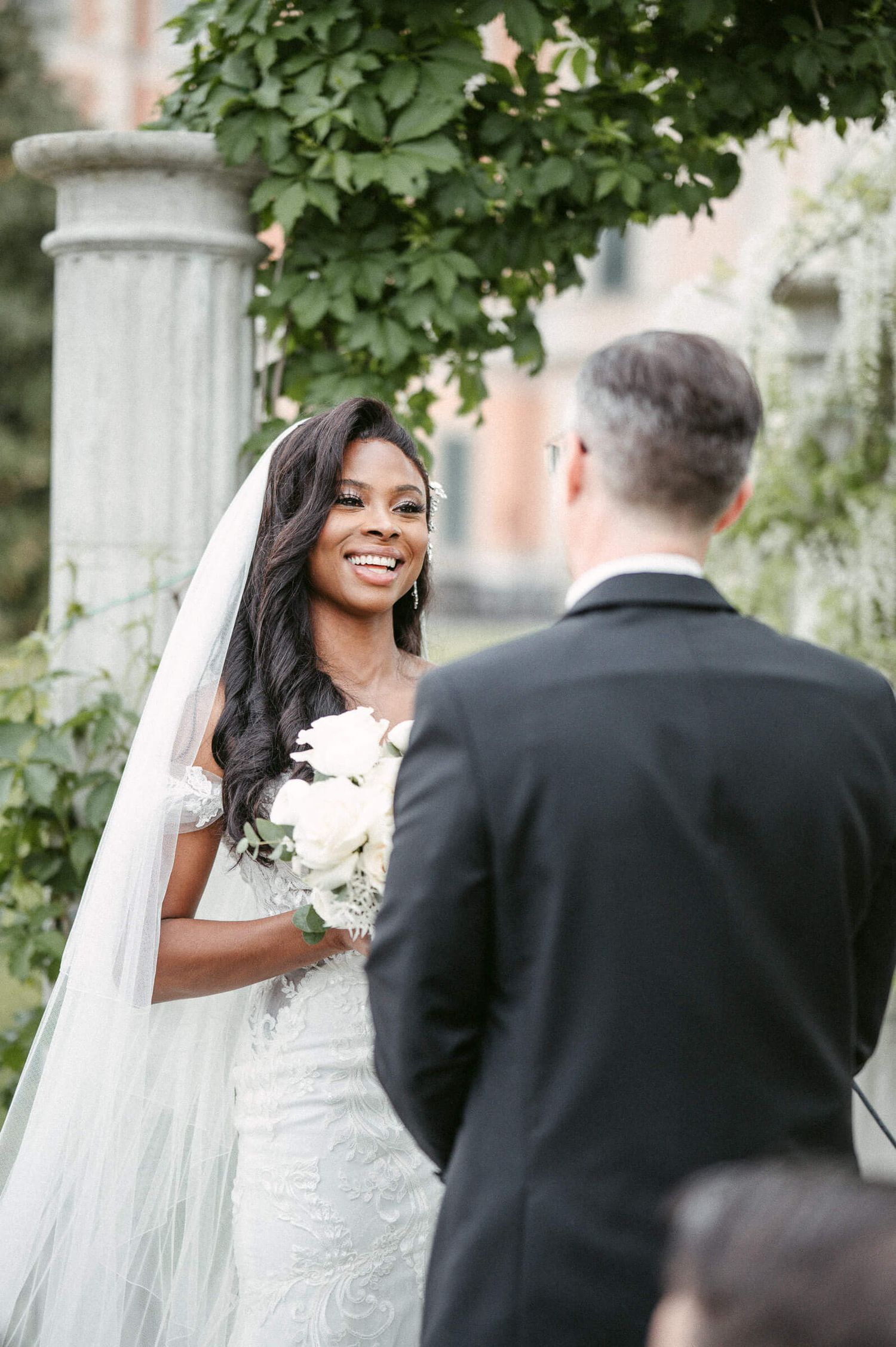 Hochzeitsfotografie Italien Portrait Braut und Bräutigam im Garten Jawort