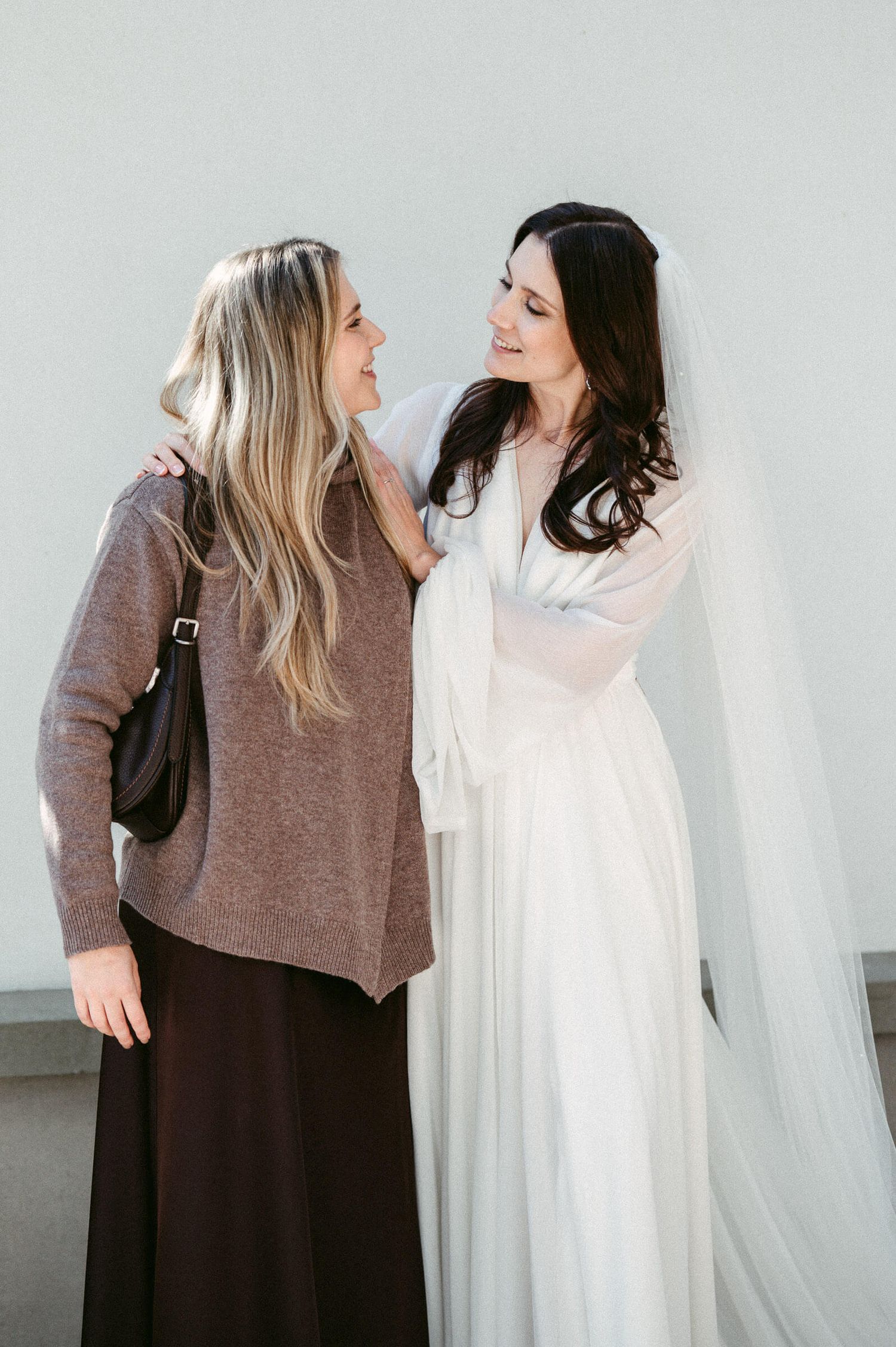 Hochzeitsfotografie Zürich Braut und Brautschwester Portrait