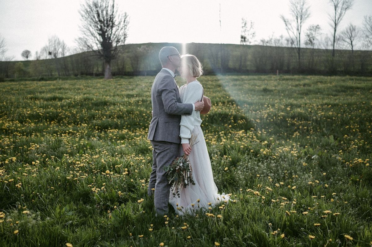Hochzeitsfotografie Brautpaar Portrait im Schwarzwald bei Sonnenuntergang