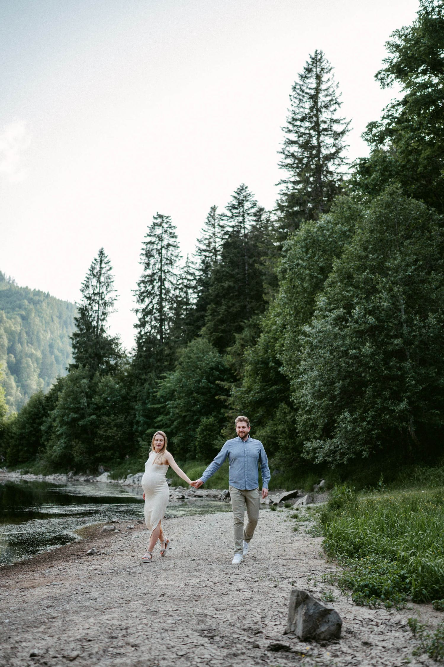 Schwangerschaftsfotografie Zürich Portrait schwangere Frau Babybauch