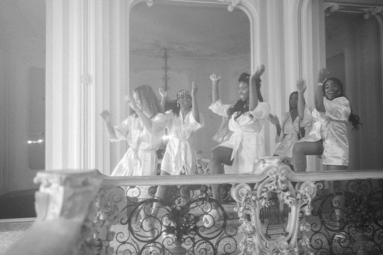 Hochzeitsfotografie Italien Bridesmaids Tanz Getting Ready