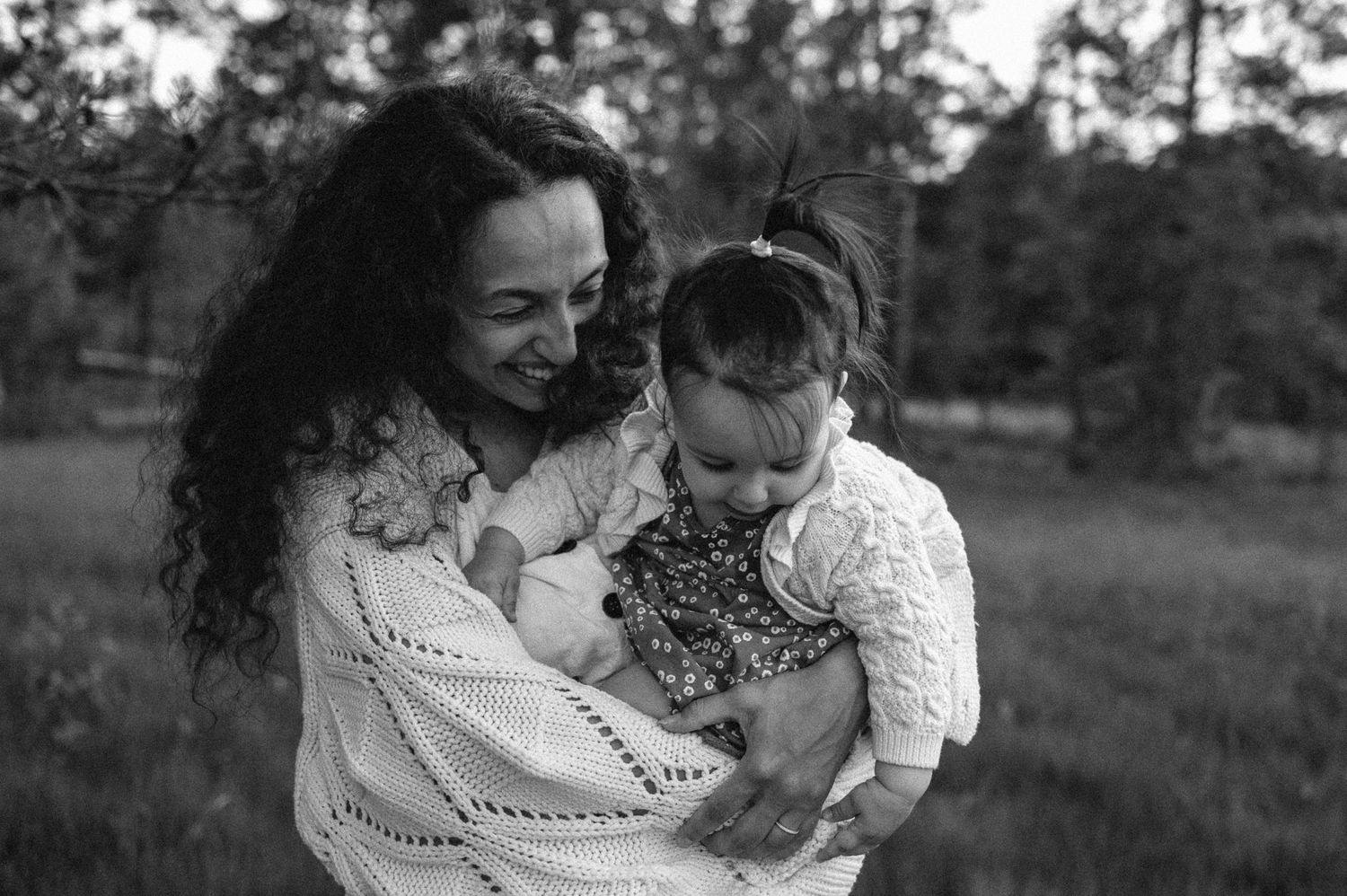 Familienfotografie Zürich Mutter und Kind in Natur