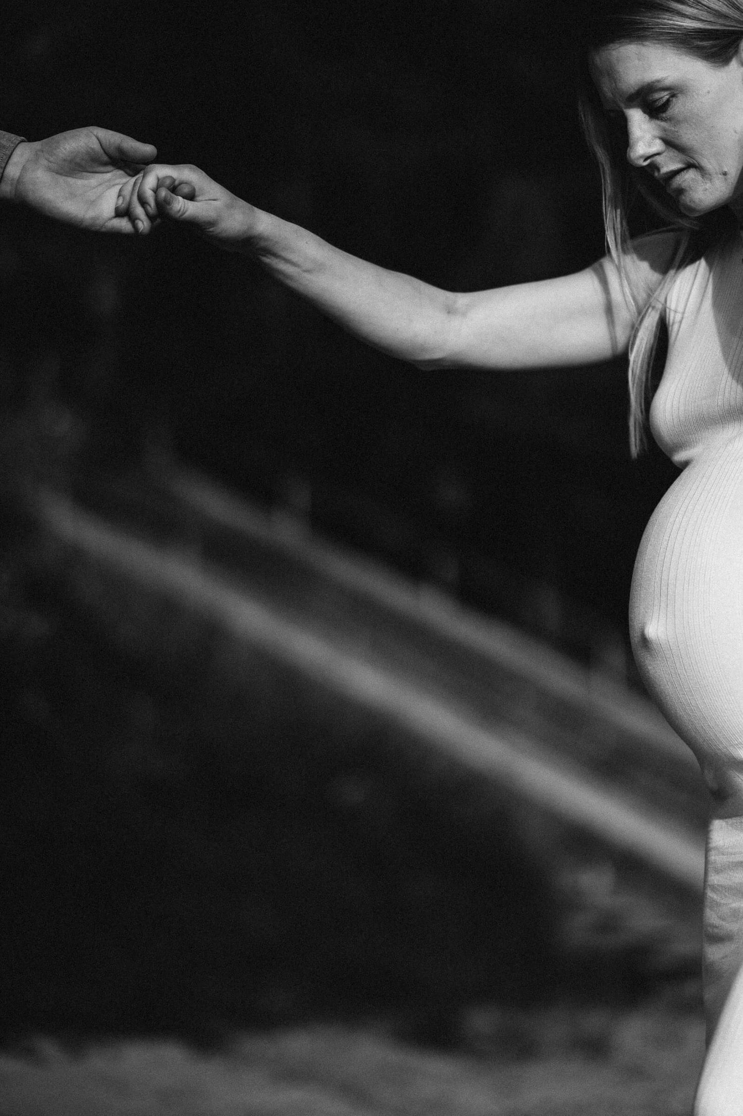 Schwangerschaftsfotografie Zürich Portrait schwangere Frau Babybauch