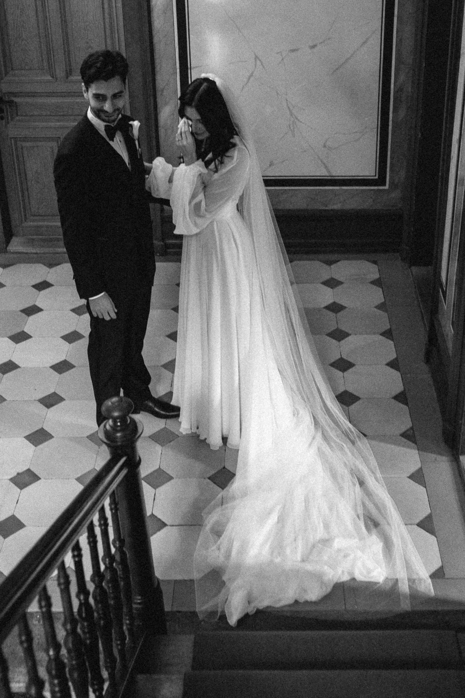 Hochzeitsfotografie Zürich Portrait Braut und Bräutigam in Tränen nach First Look