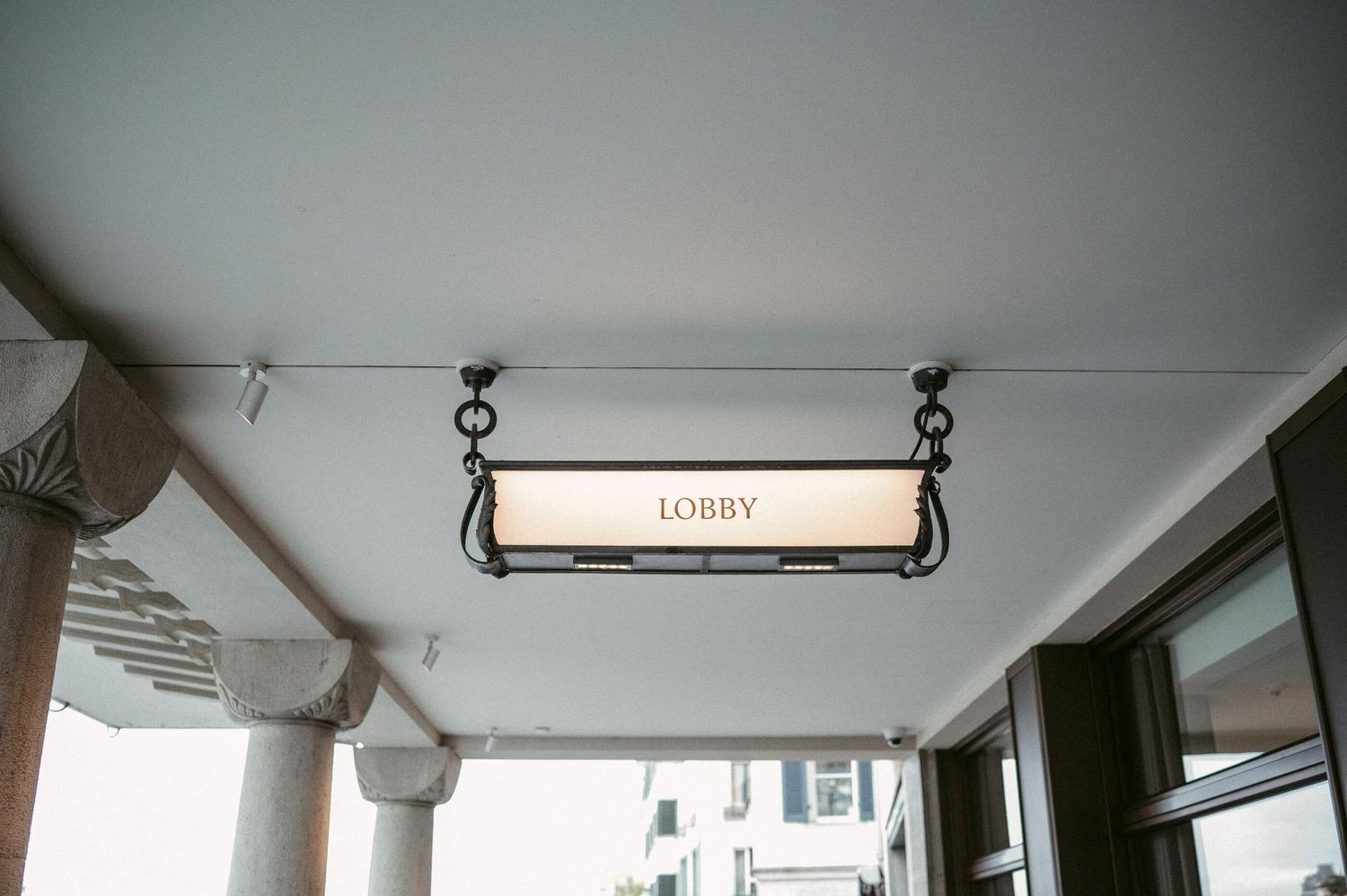 Hochzeitsfotografie Zürich Lobby Storchen