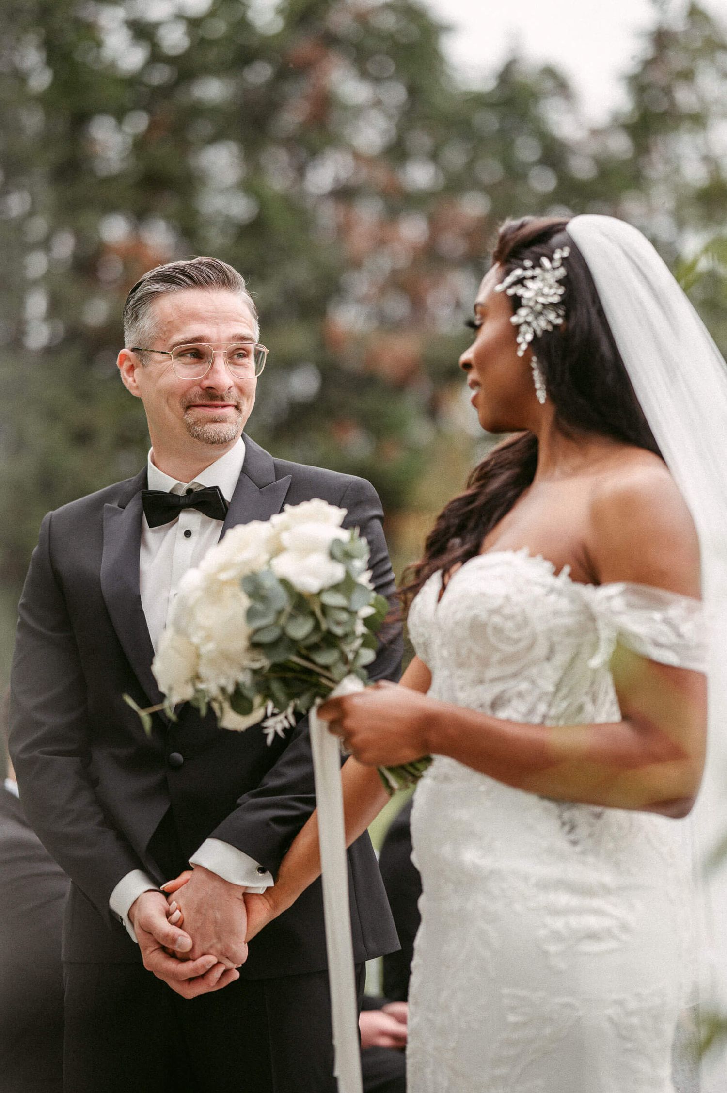 Hochzeitsfotografie Italien Portrait Braut und Bräutigam im Garten Jawort