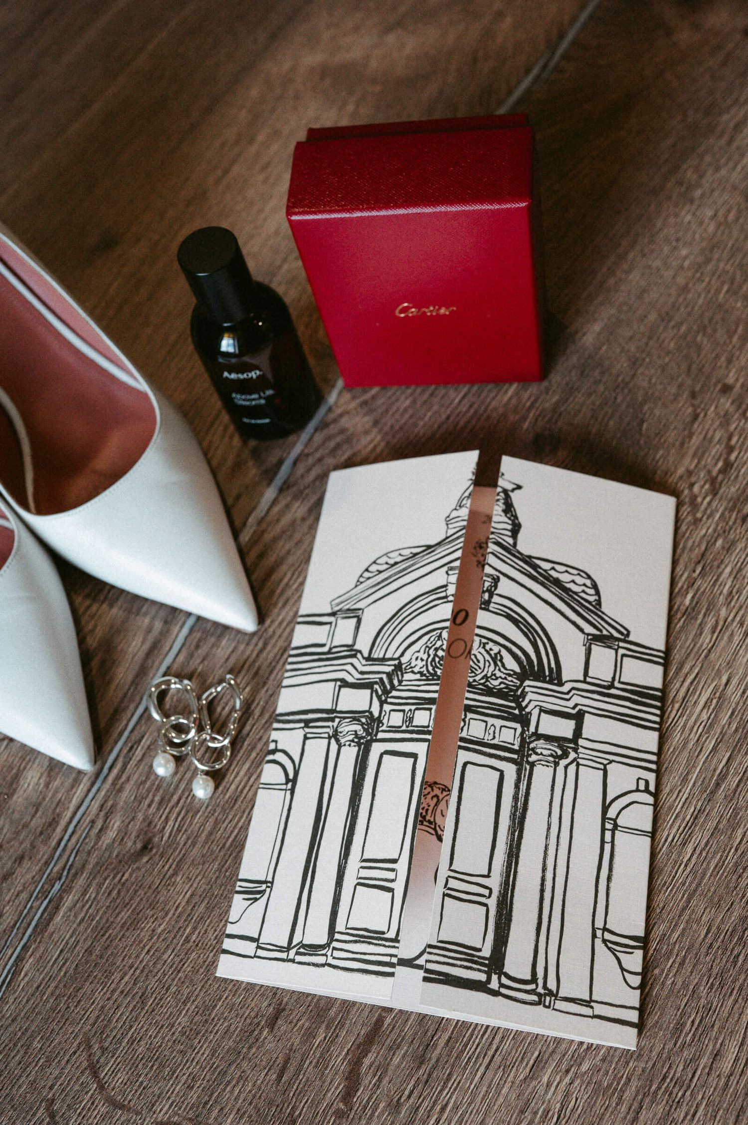 Hochzeitsfotografie Zürich Eheringe Details Bridal Flatlay