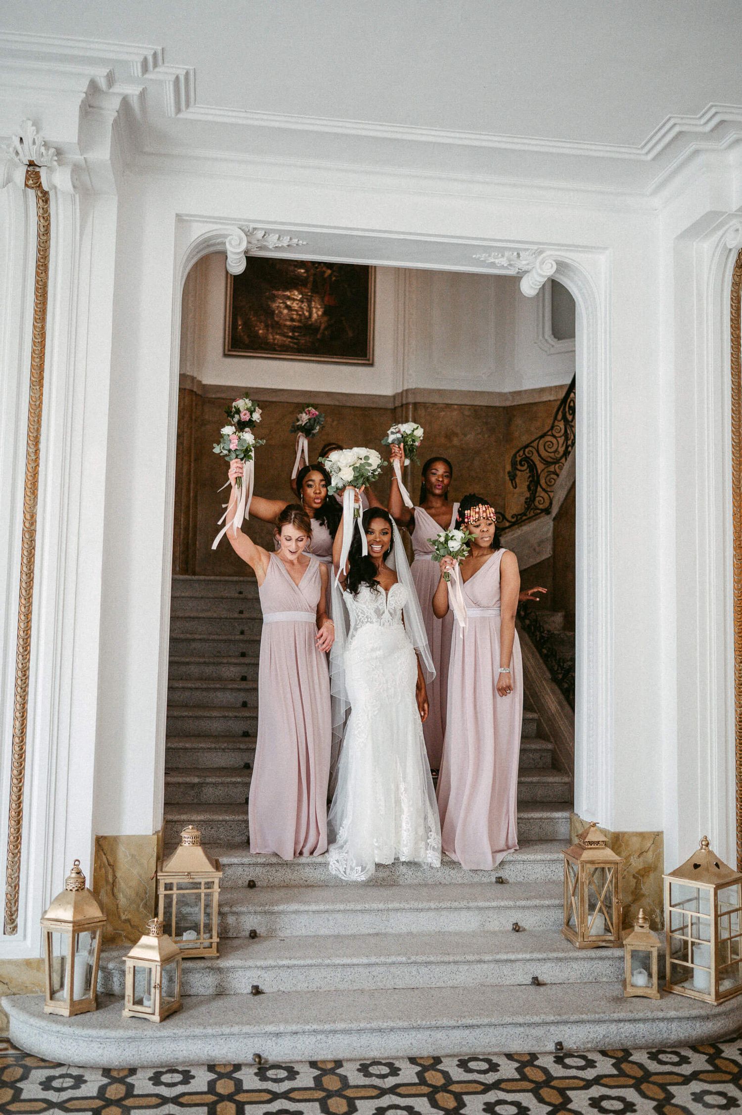 Hochzeitsfotografie Braut Italien auf Treppe