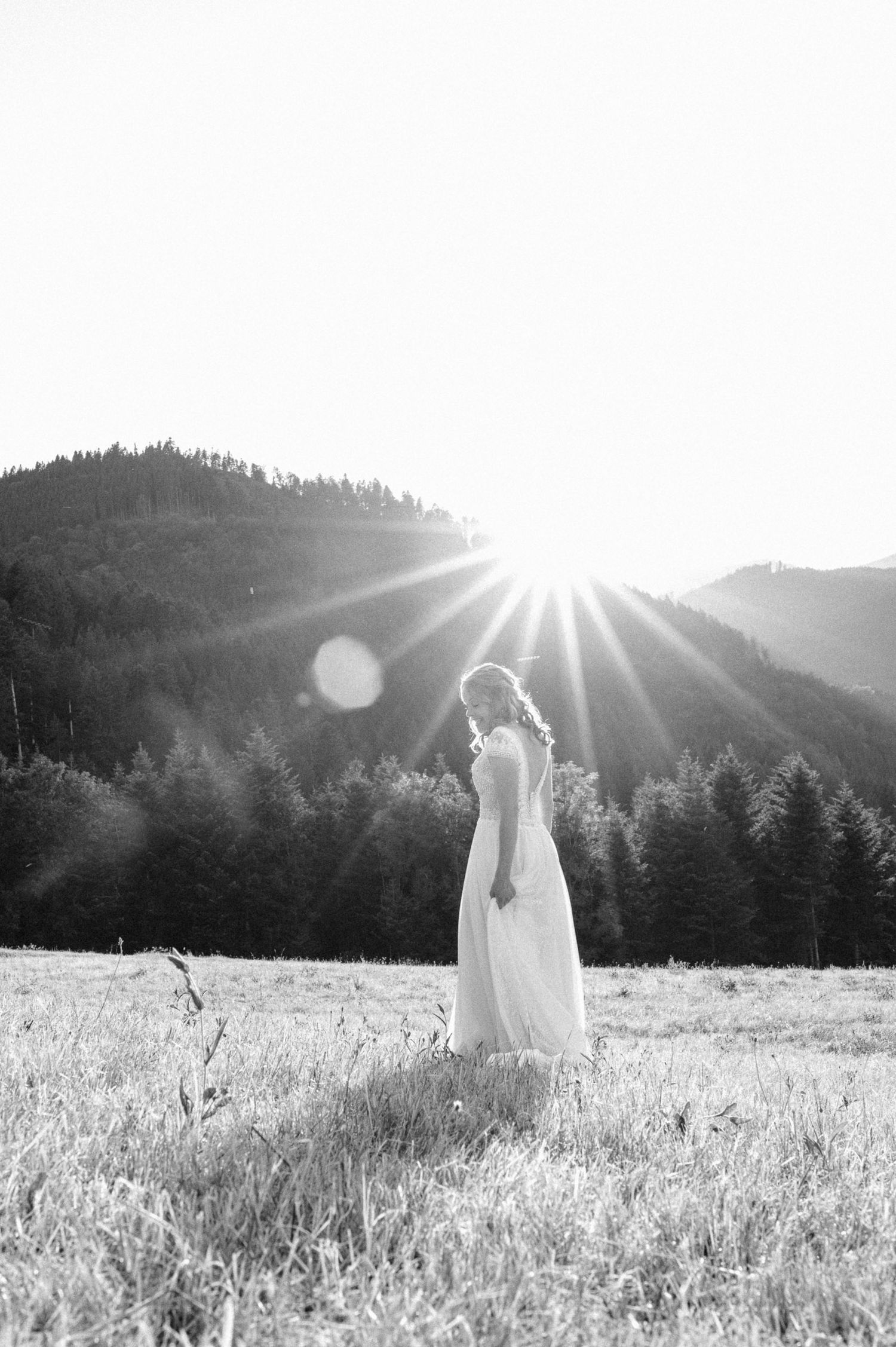 Hochzeitsfotografie Braut Portrait im Schwarzwald bei Sonnenuntergang