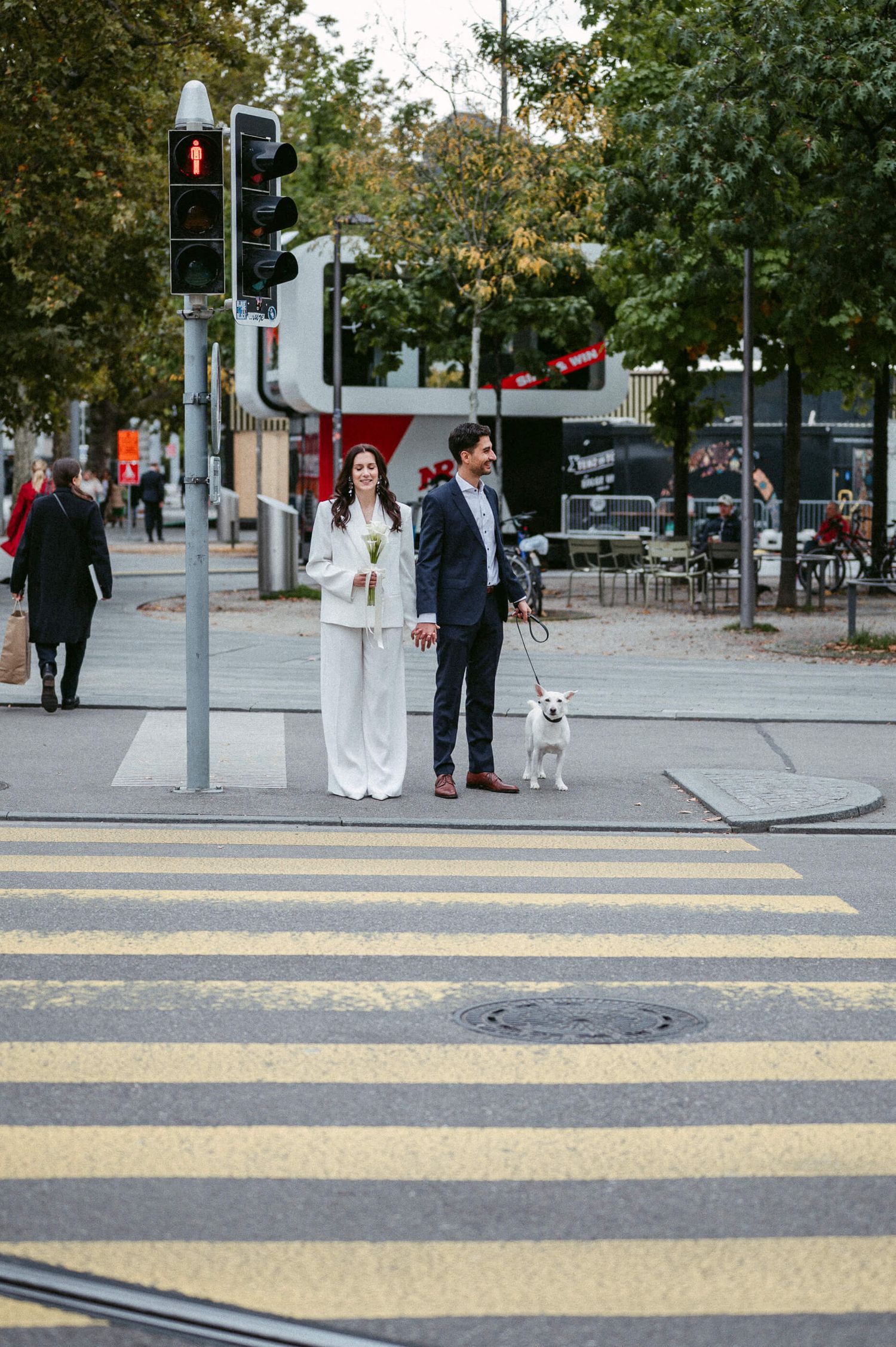 Hochzeitsfotografie Zürich Hund Portrait Braut und Bräutigam Standesamt Zürich