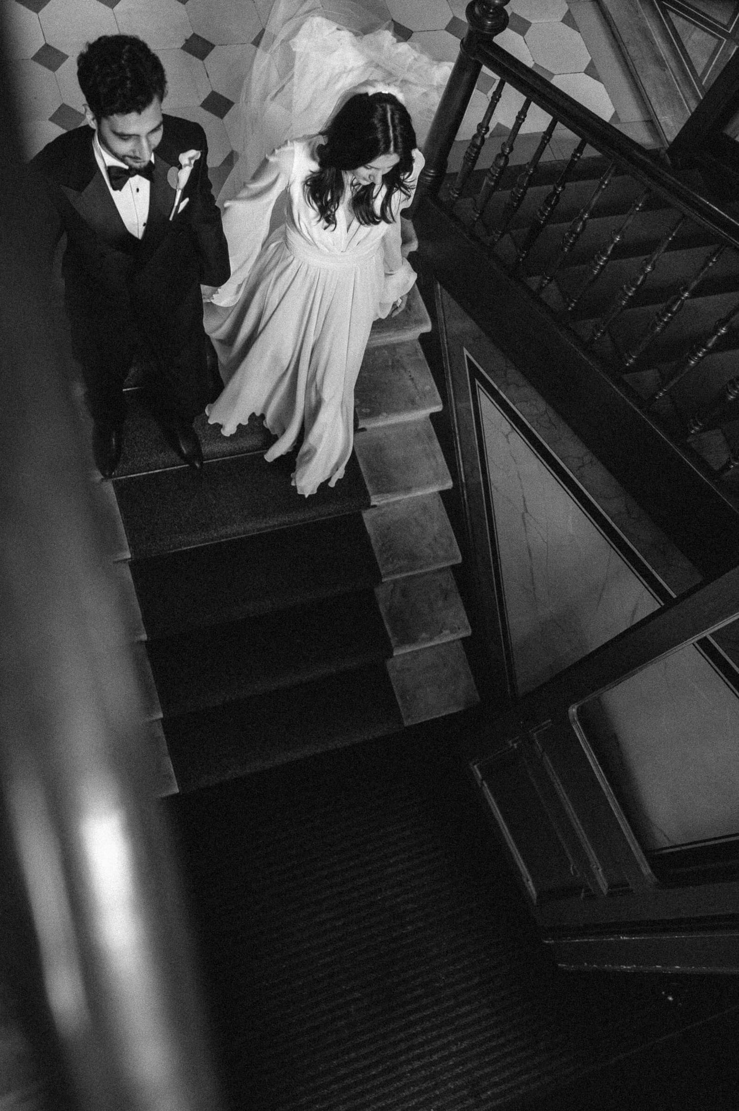 Hochzeitsfotografie Zürich Portrait Braut und Bräutigam auf Treppe