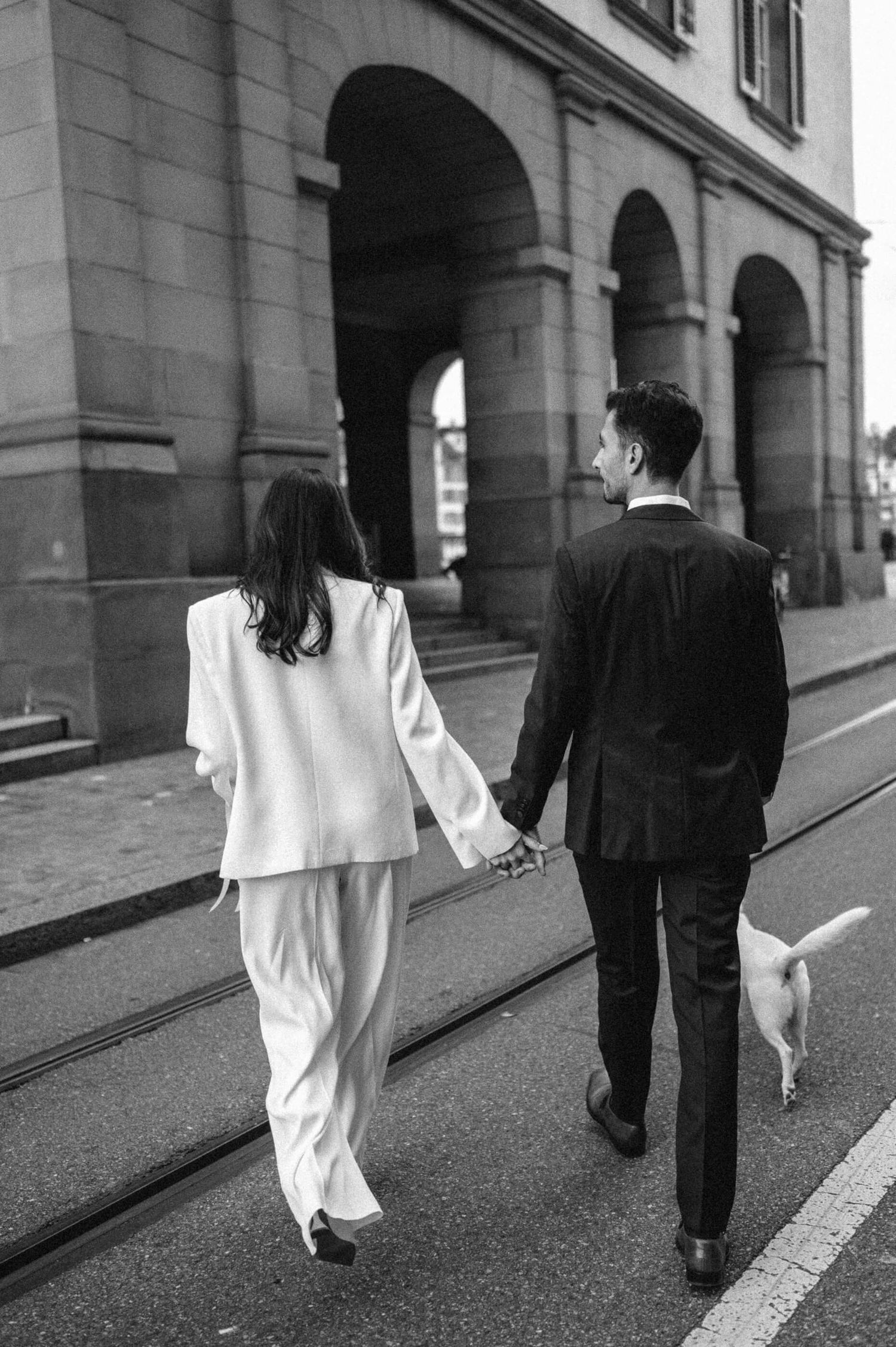 Hochzeitsfotografie Zürich Hund Portrait Braut und Bräutigam Standesamt Zürich