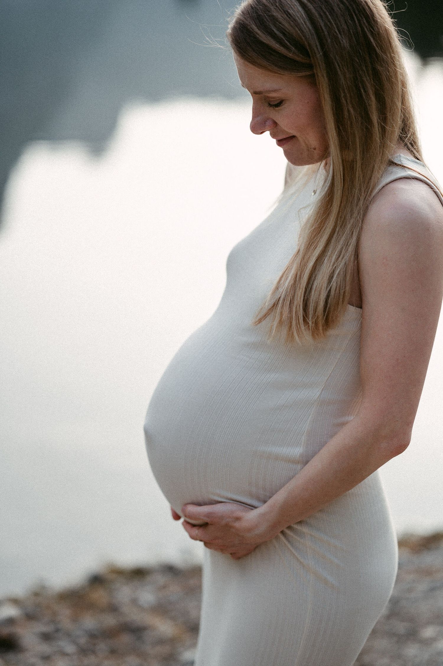 Schwangerschaftsfotografie Zürich Portrait schwangere Frau Babybauch