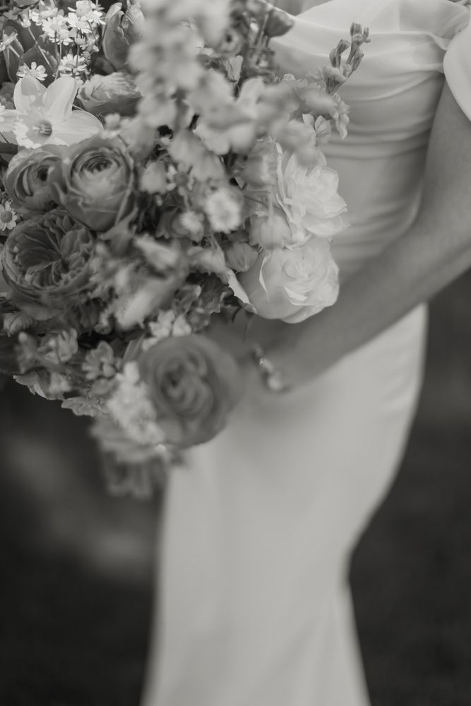 black and white photo of bridal bouquet